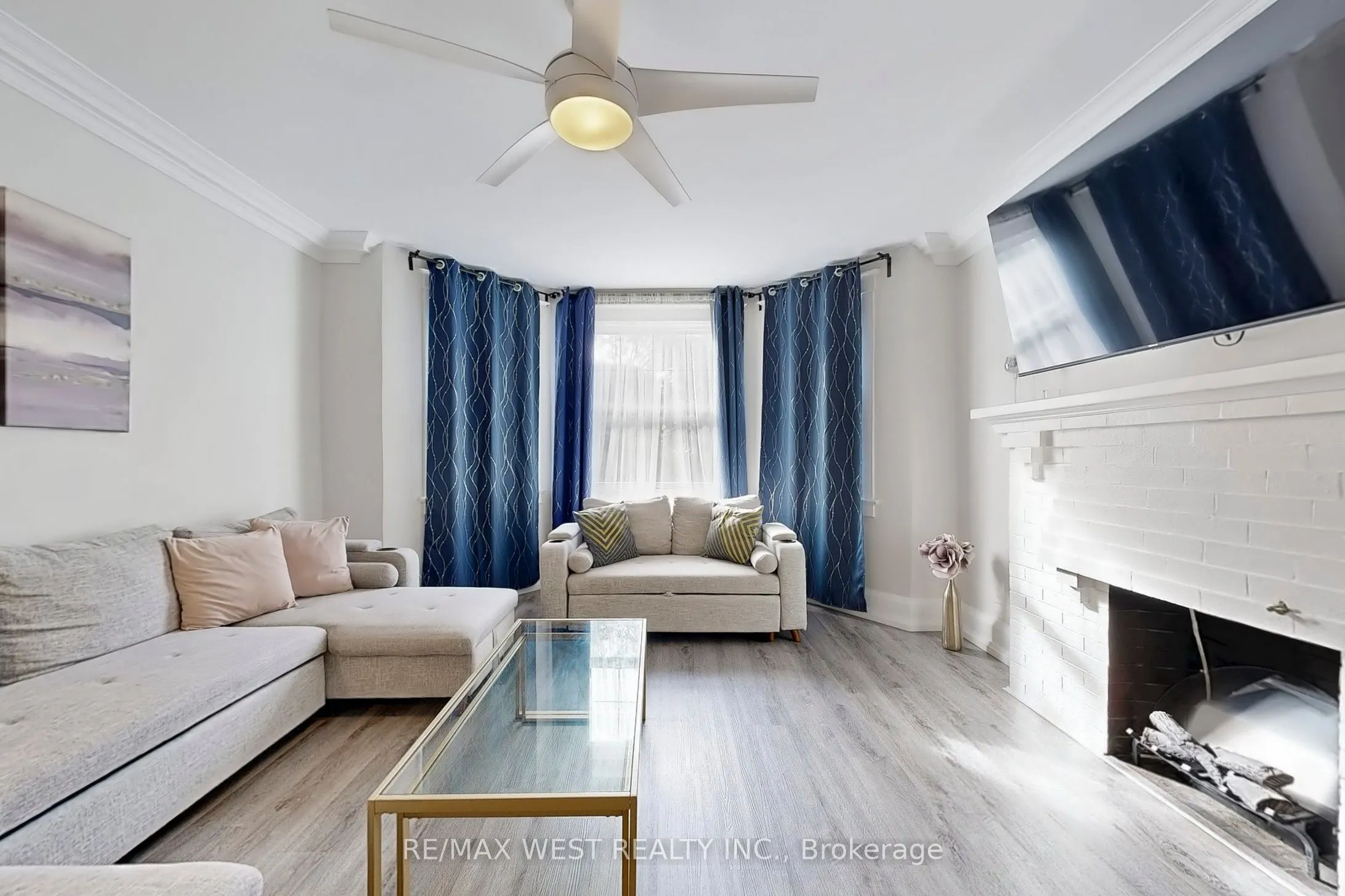 9 Humewood Court, #Building 1 Unit 5