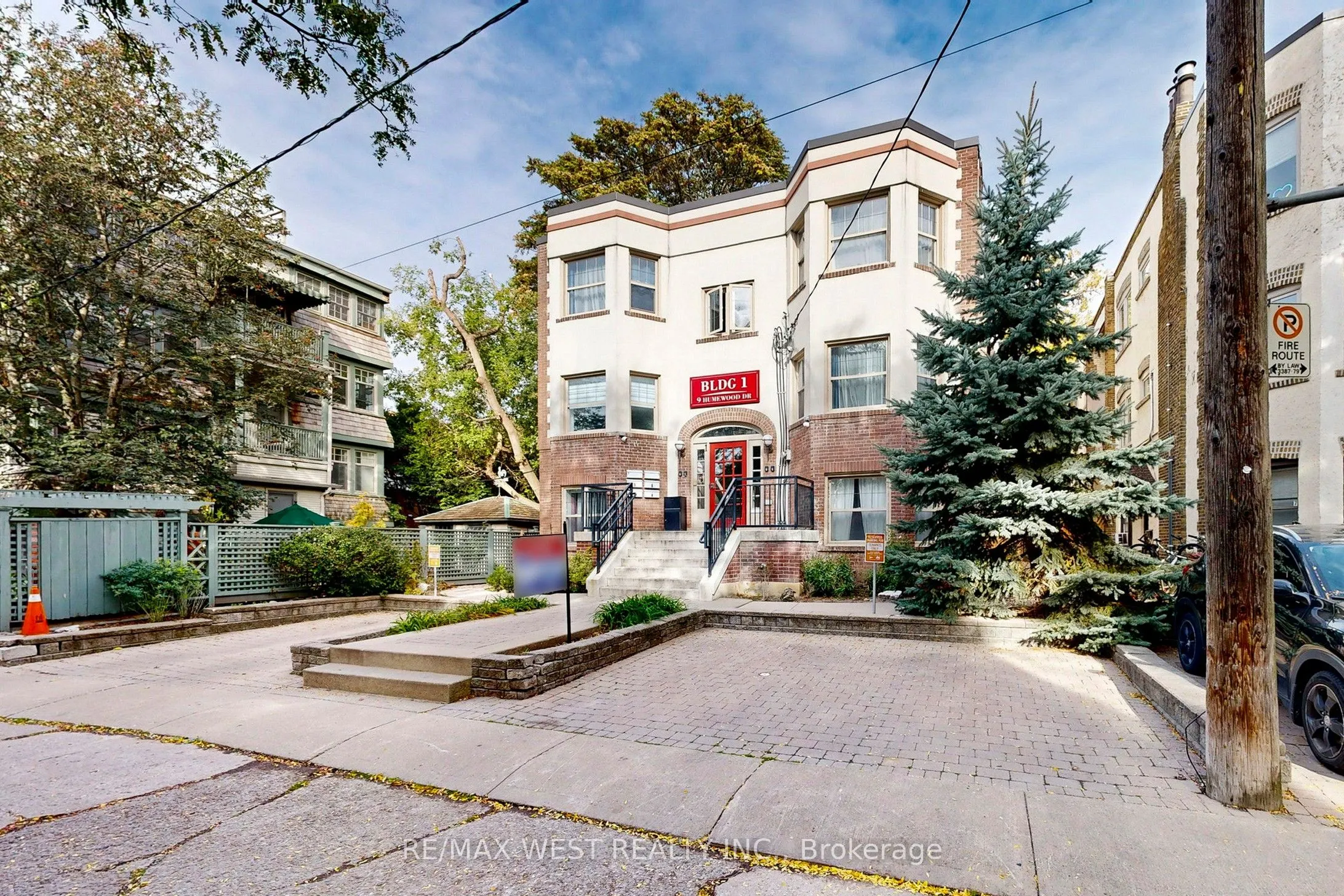 9 Humewood Court, #Building 1 Unit 5
