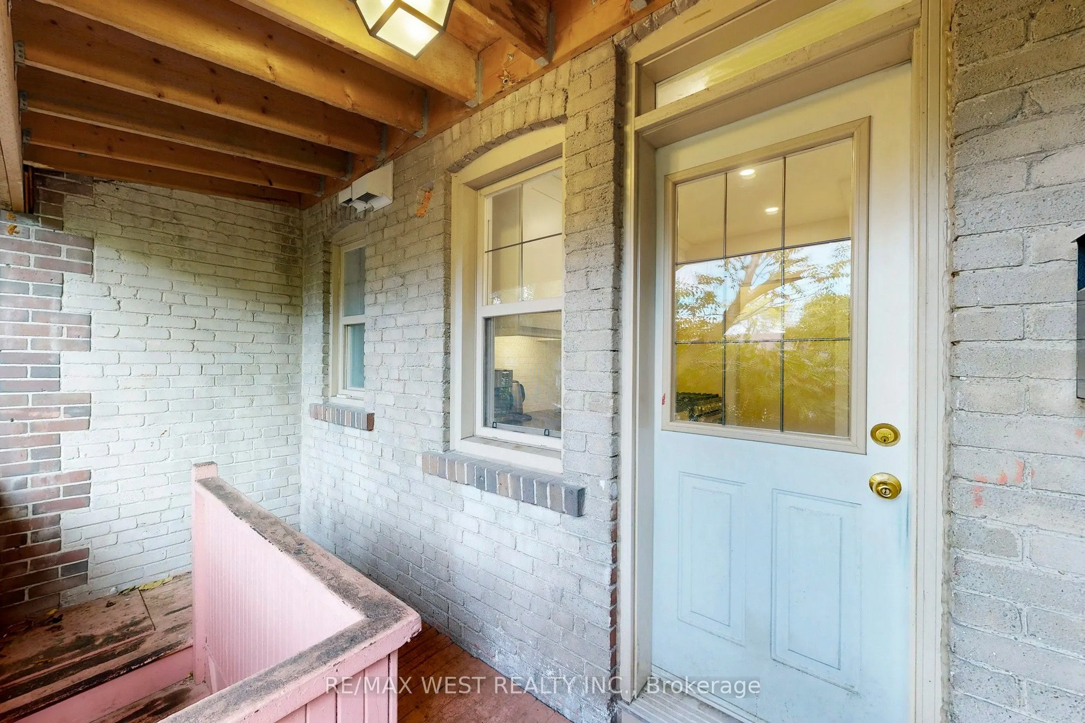 9 Humewood Court, #Building 1 Unit 5