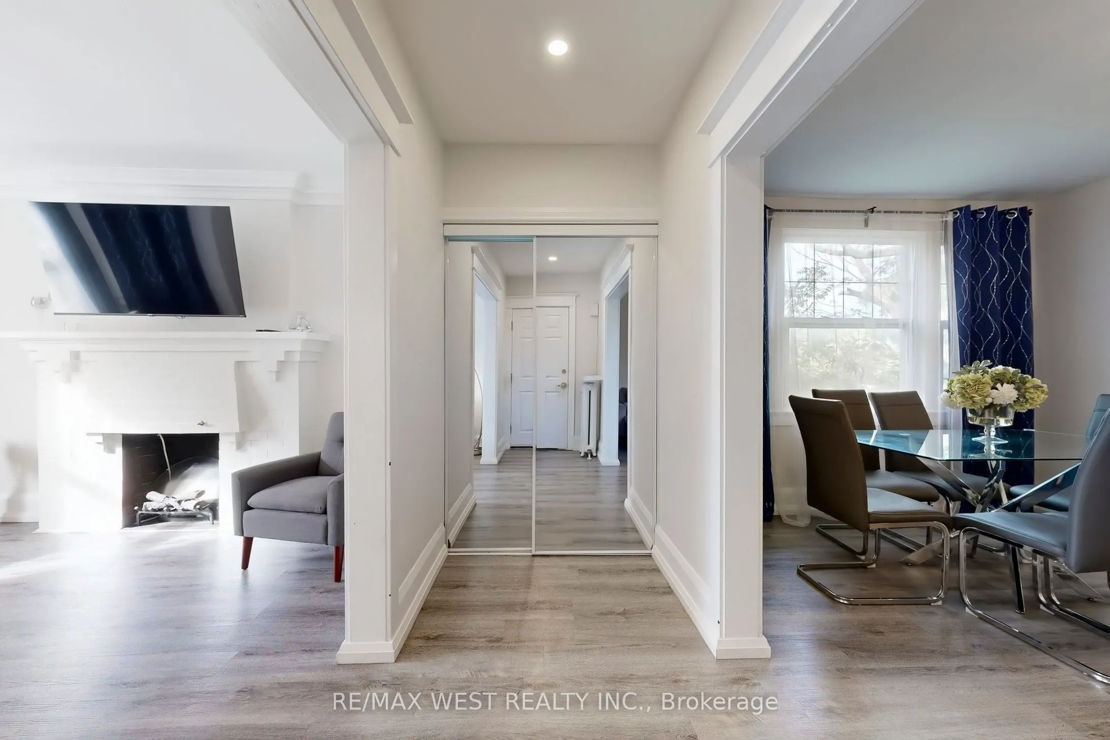 9 Humewood Court, #Building 1 Unit 5