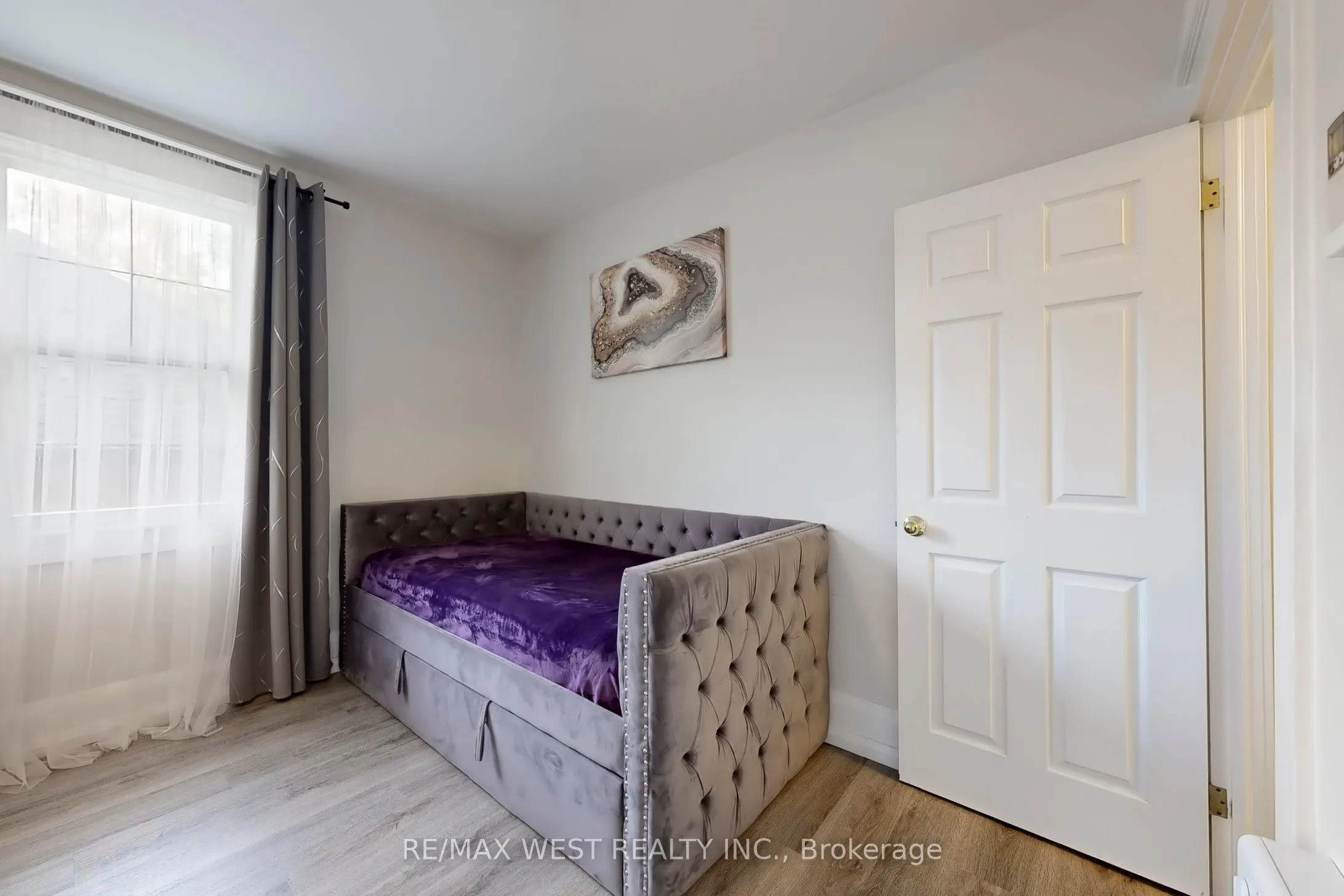 9 Humewood Court, #Building 1 Unit 5