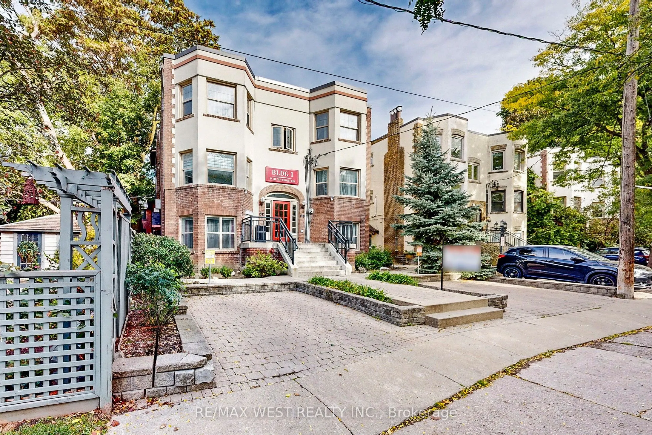 9 Humewood Court, #Building 1 Unit 5