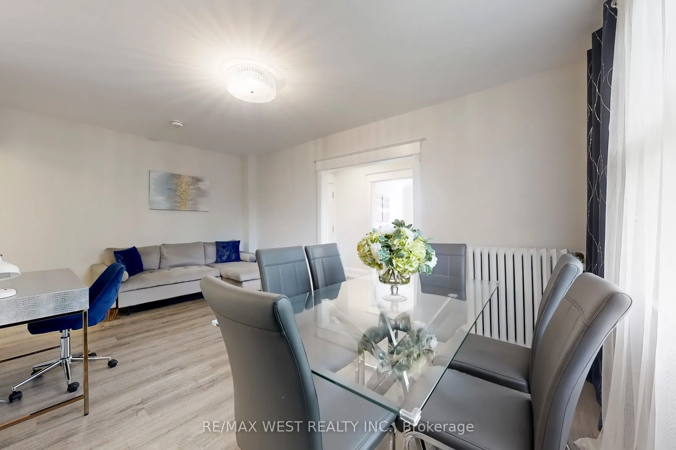 9 Humewood Court, #Building 1 Unit 5
