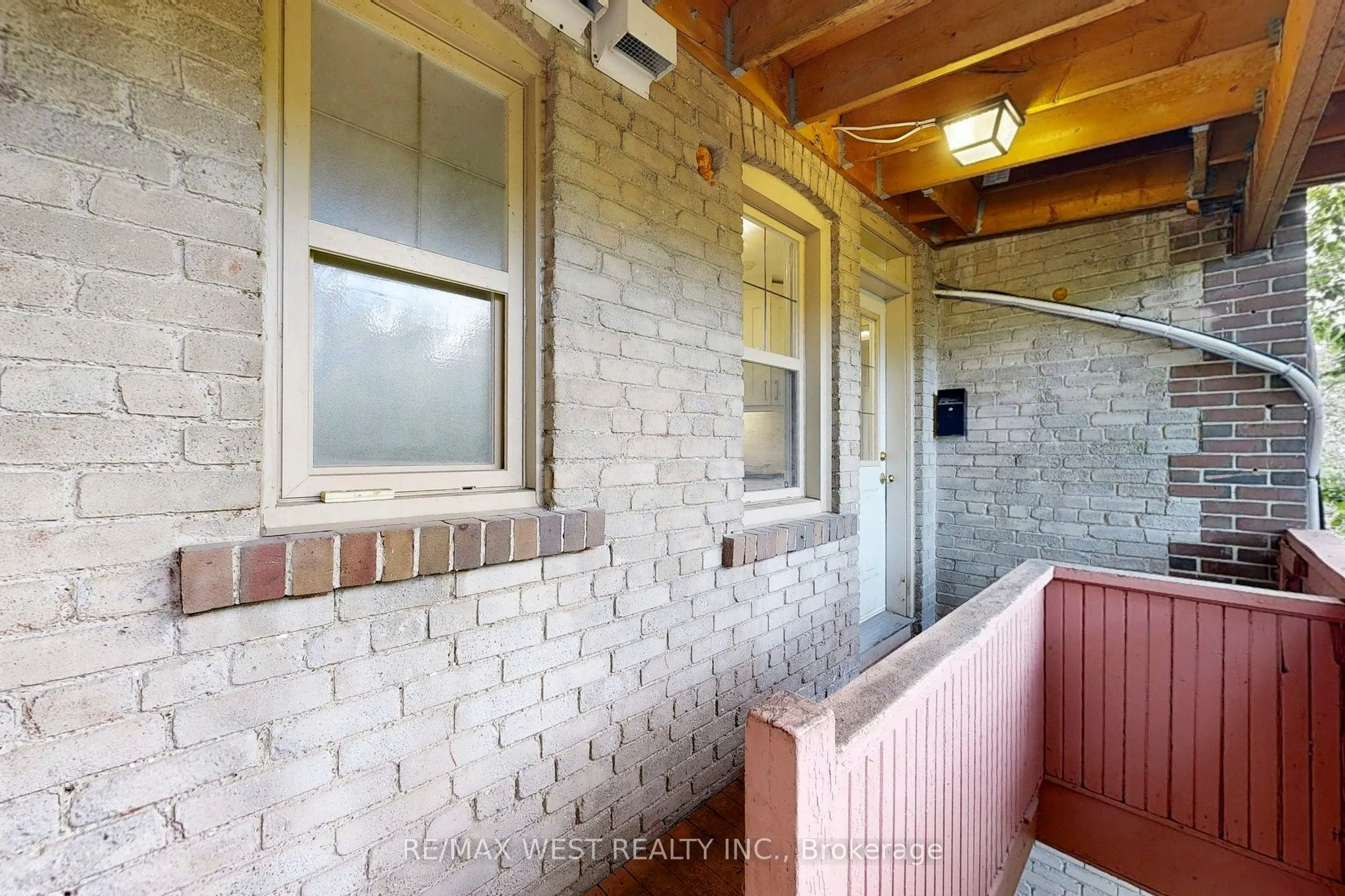 9 Humewood Court, #Building 1 Unit 5