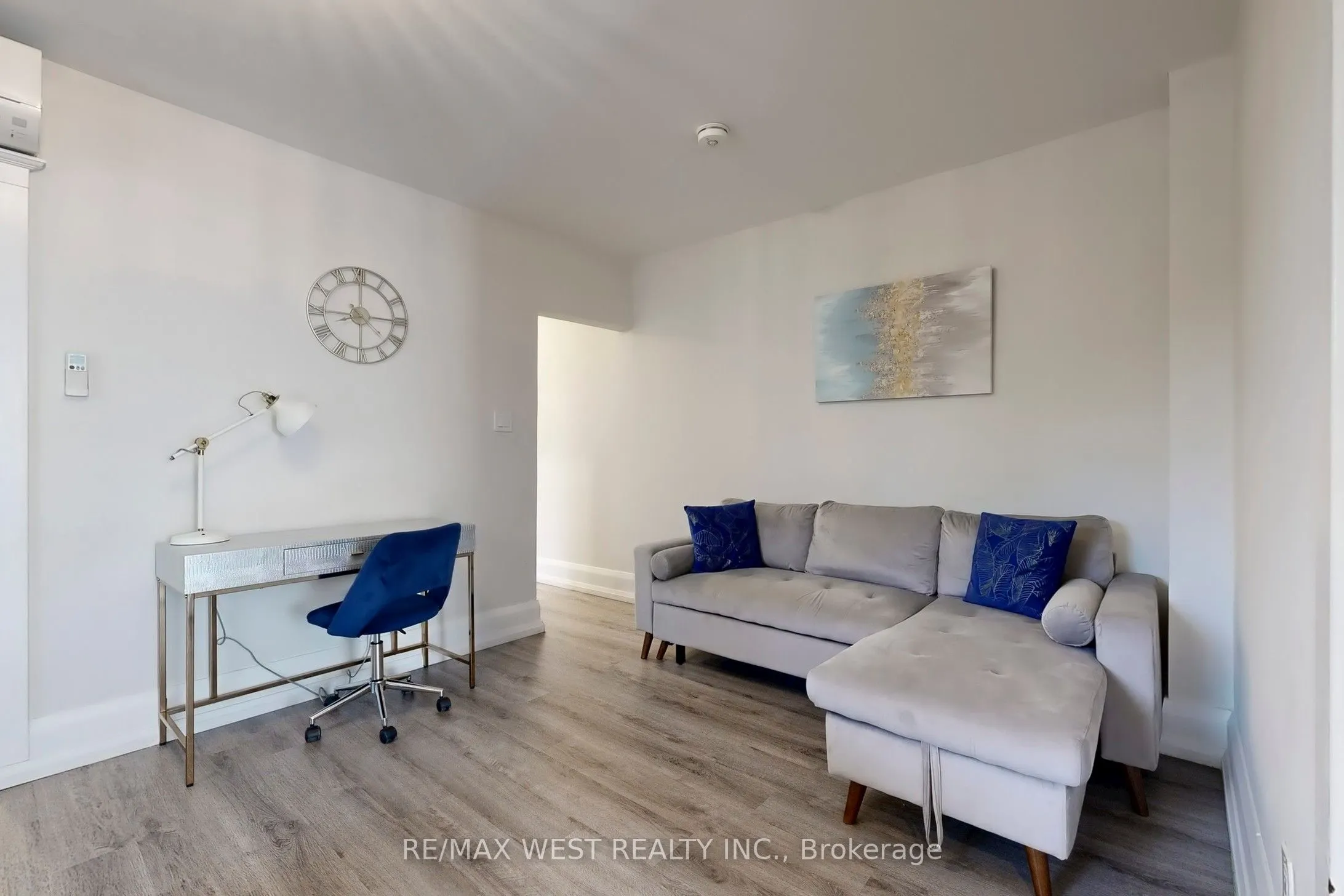 9 Humewood Court, #Building 1 Unit 5