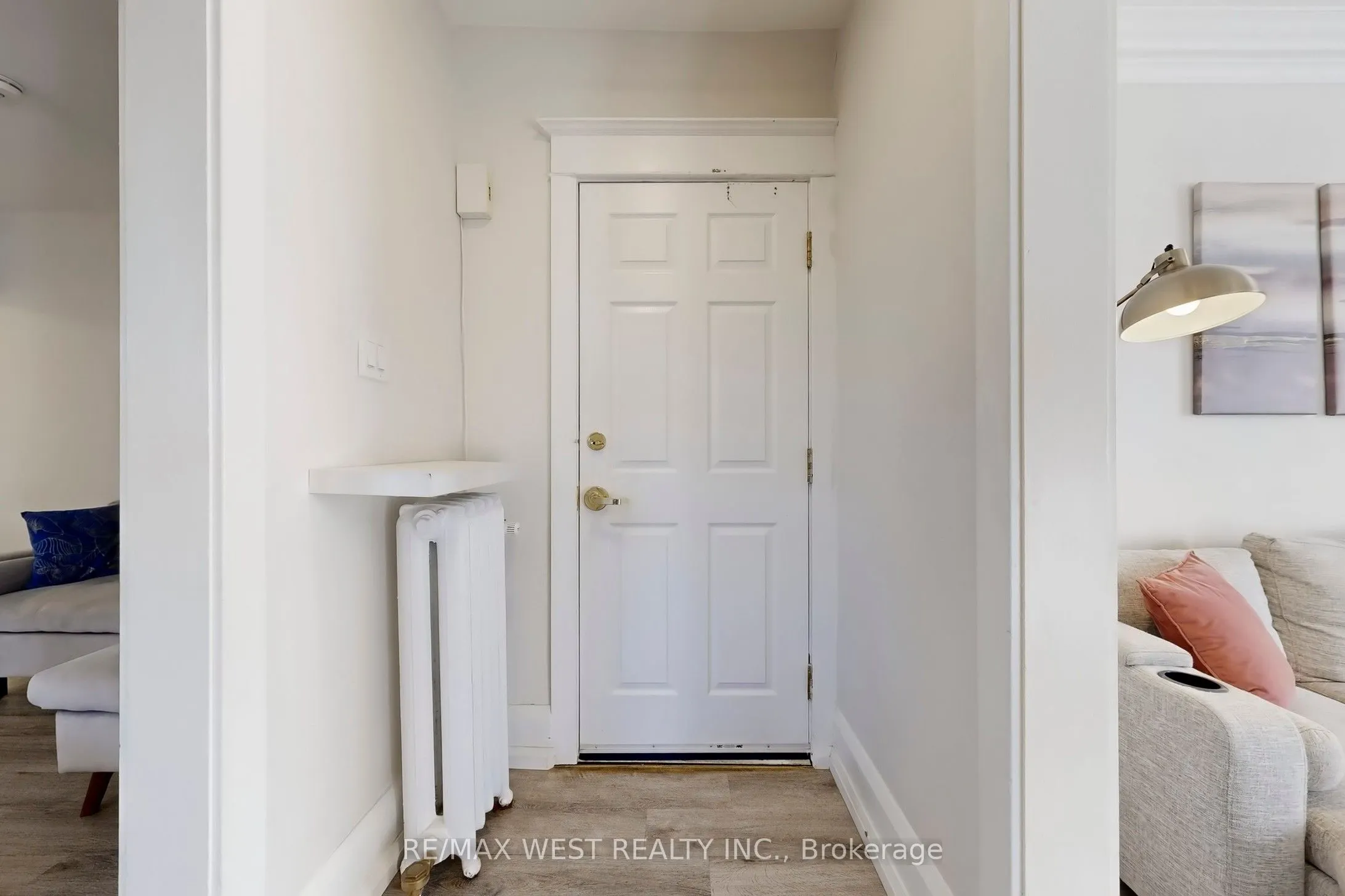 9 Humewood Court, #Building 1 Unit 5