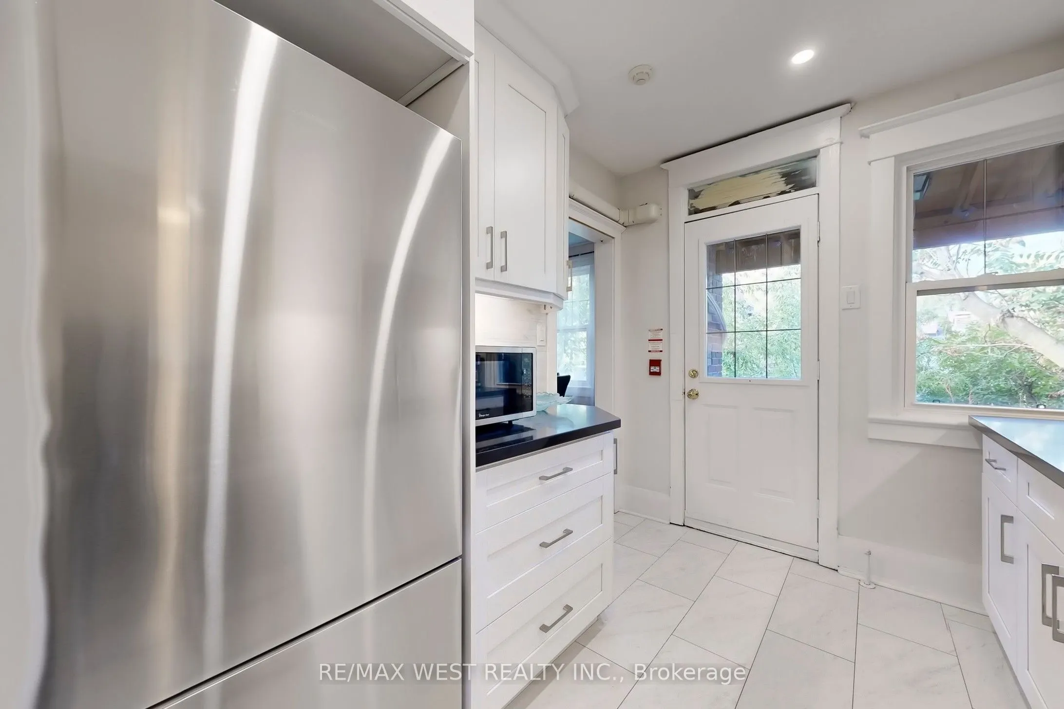 9 Humewood Court, #Building 1 Unit 5
