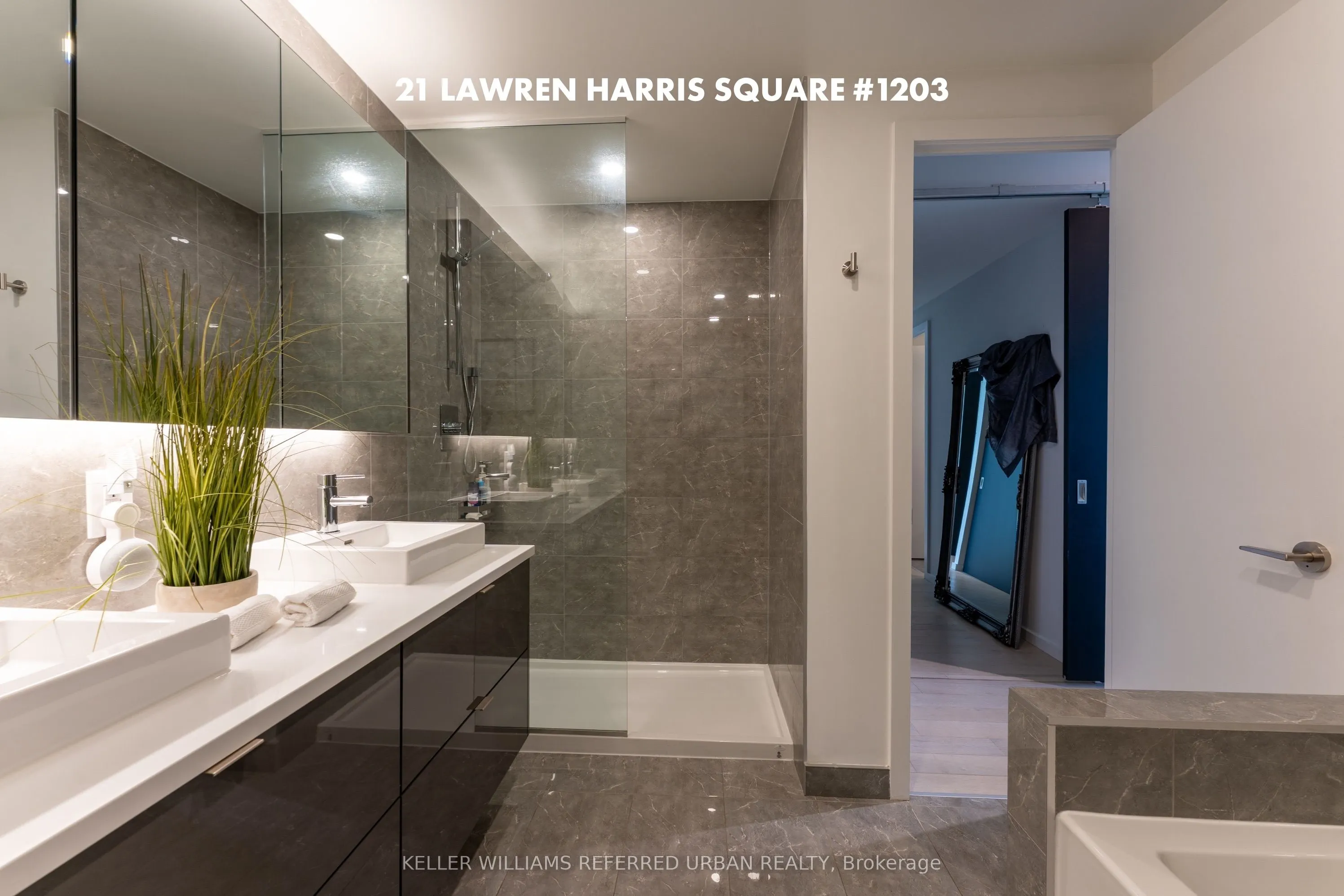 21 Lawren Harris Square, #1203
