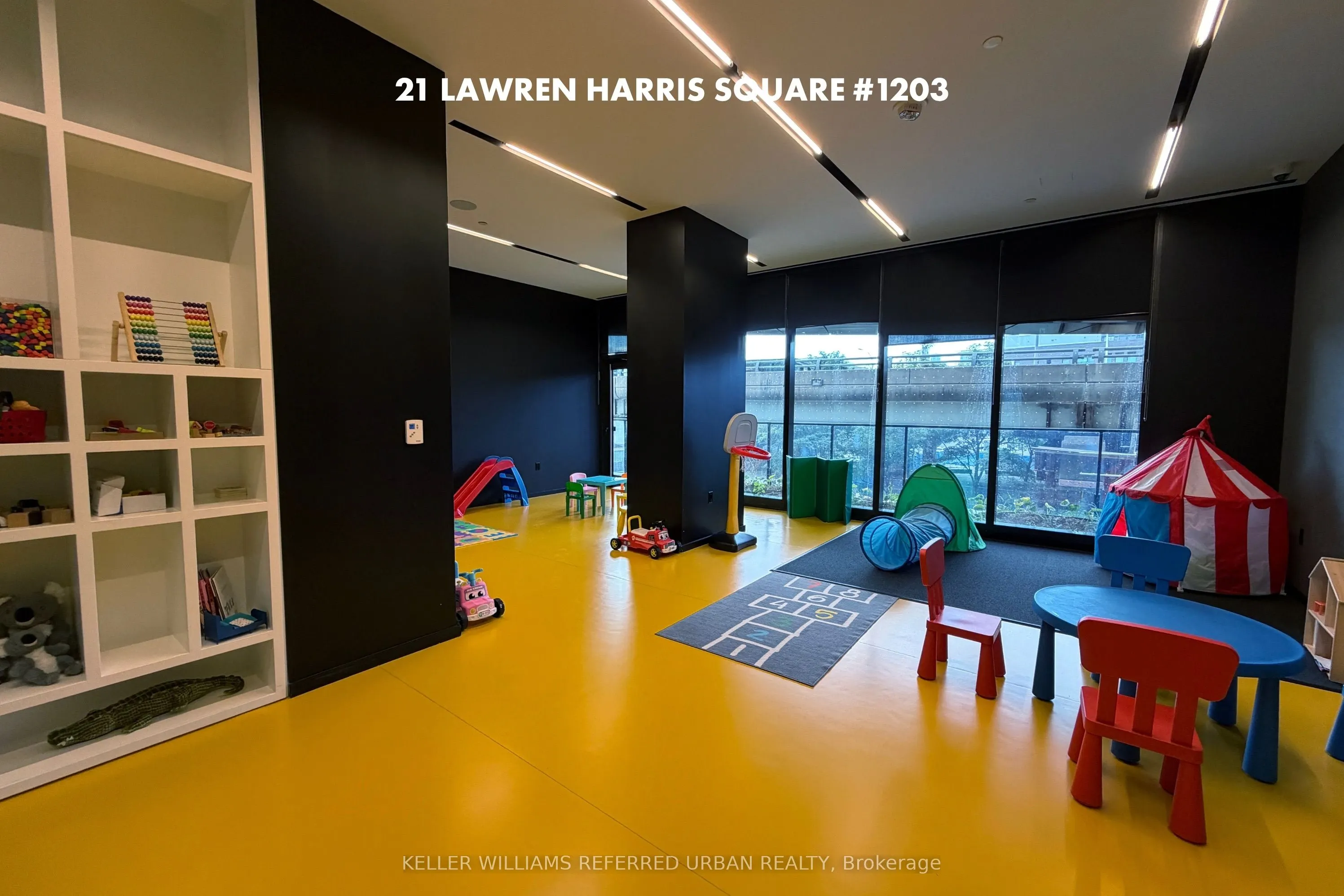 21 Lawren Harris Square, #1203