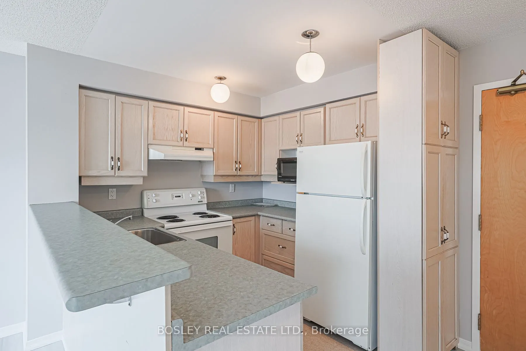 1387 Bayview Avenue, #306