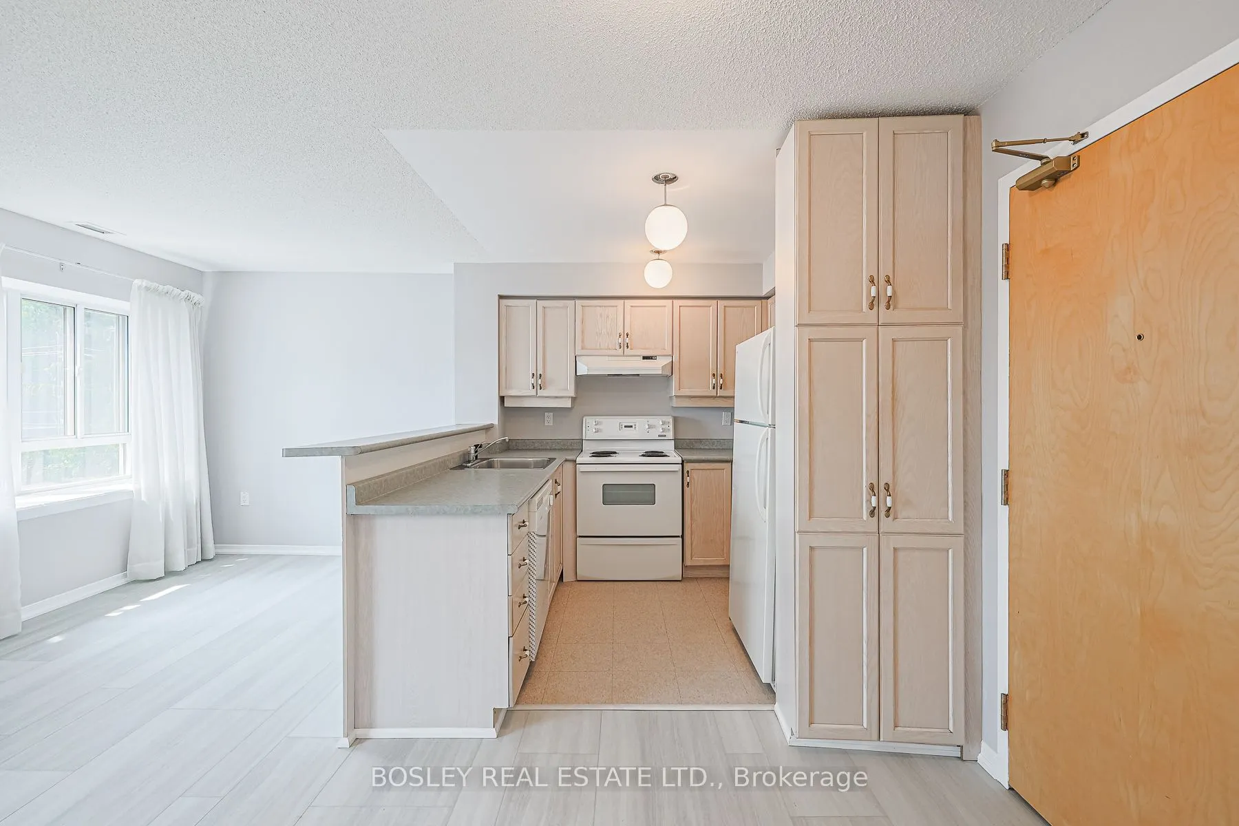 1387 Bayview Avenue, #306