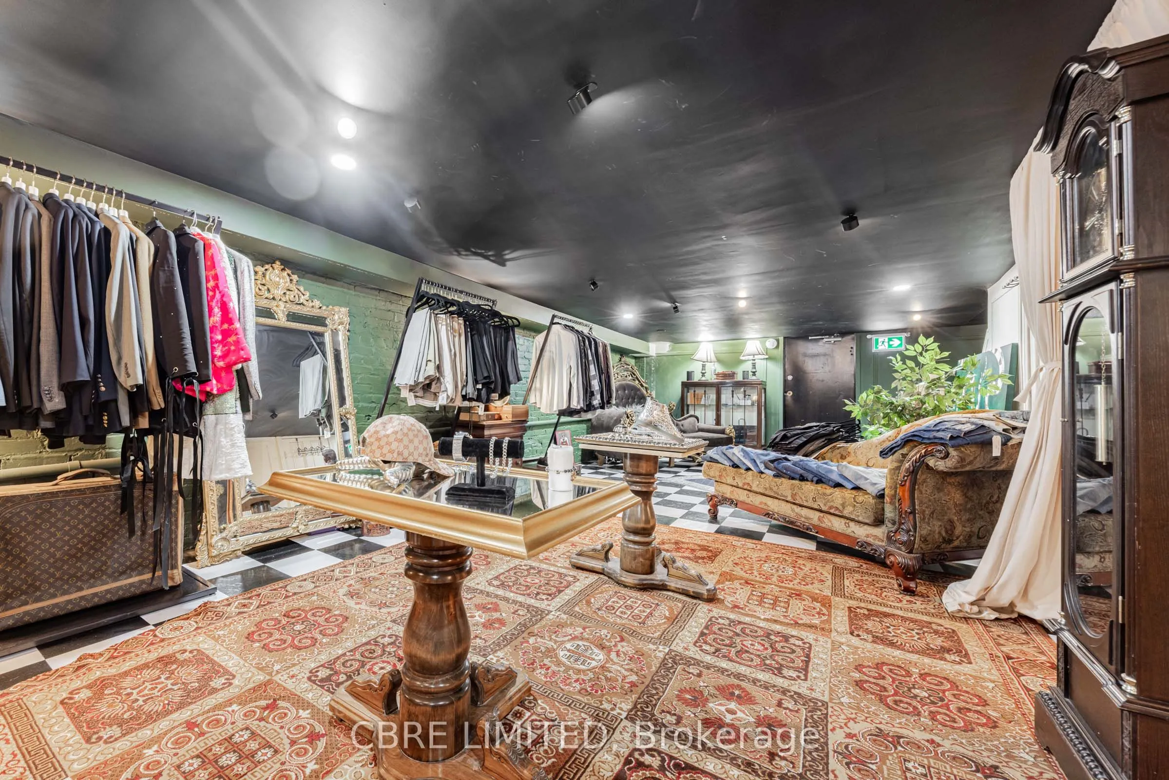 662 Queen Street W