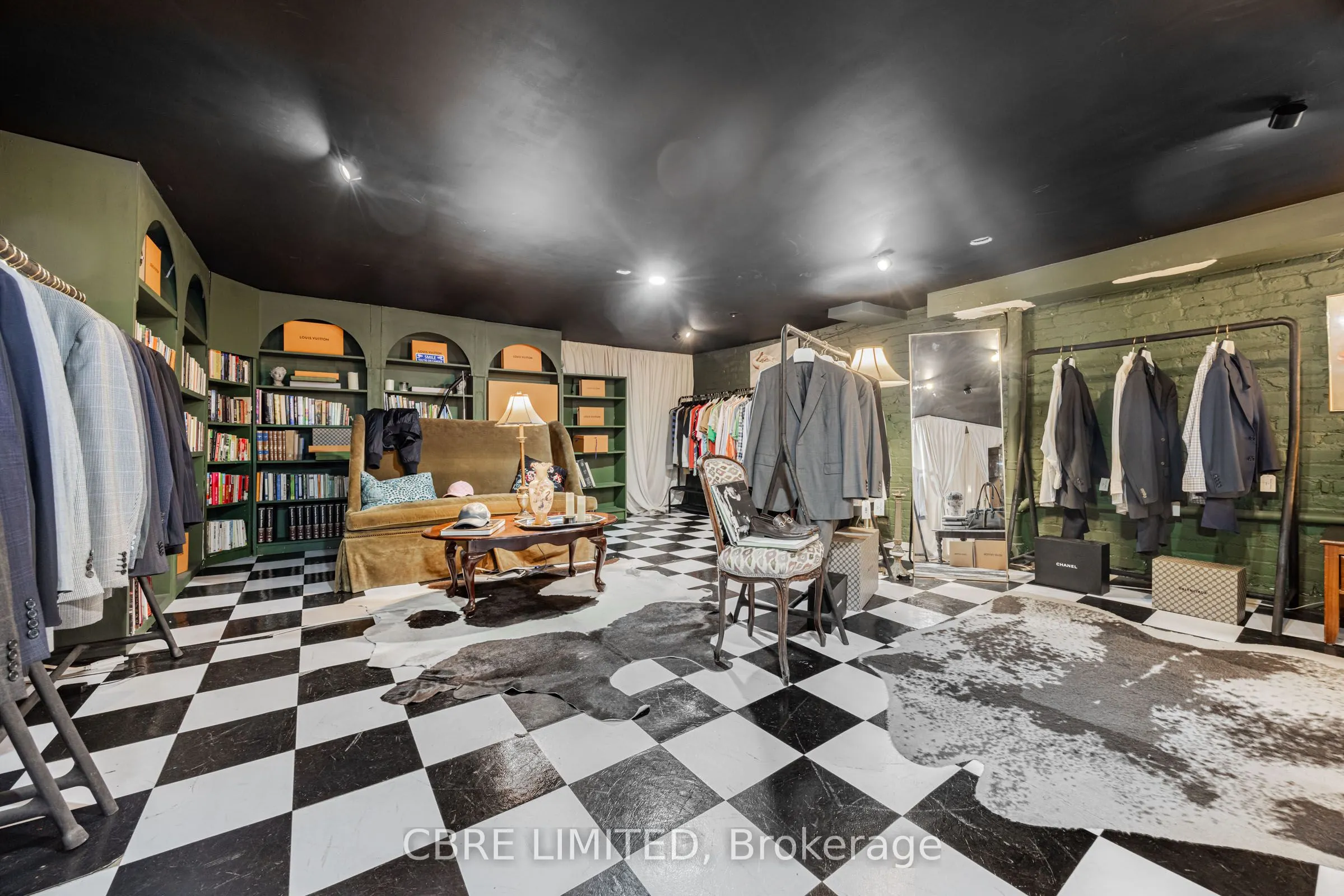 662 Queen Street W