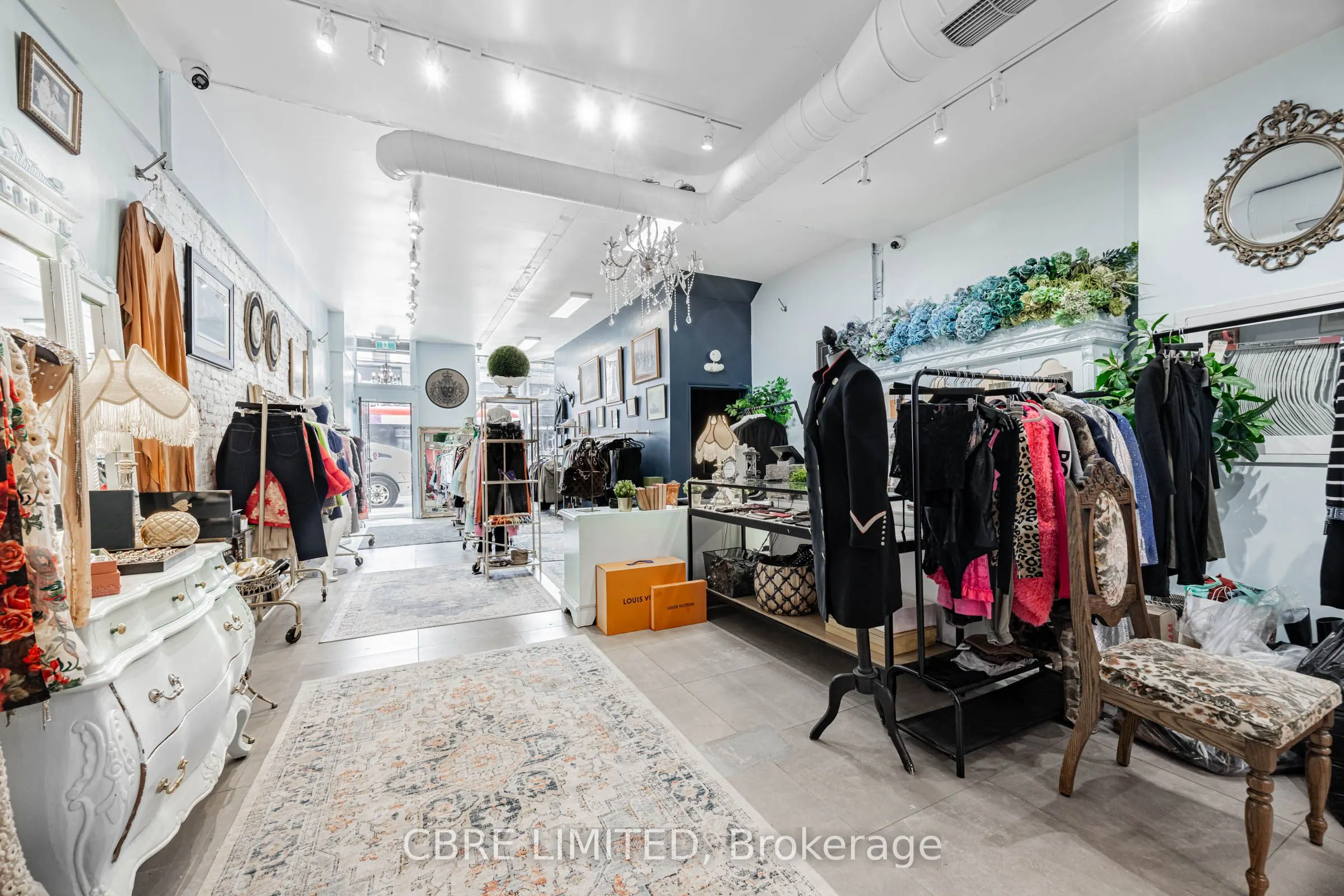 662 Queen Street W
