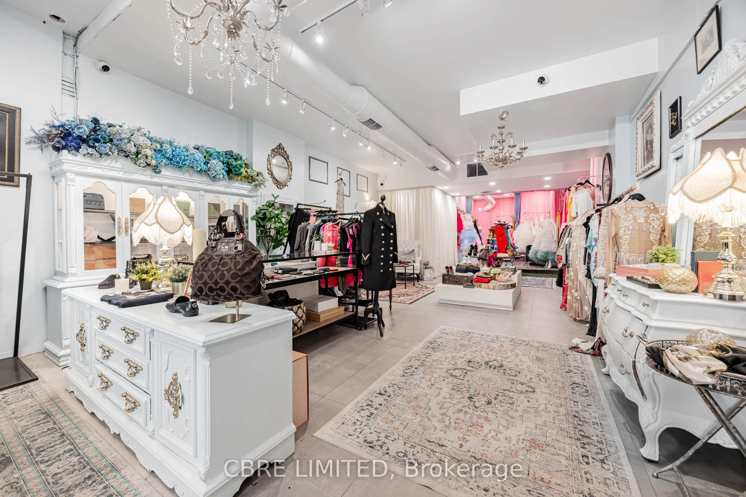 662 Queen Street W