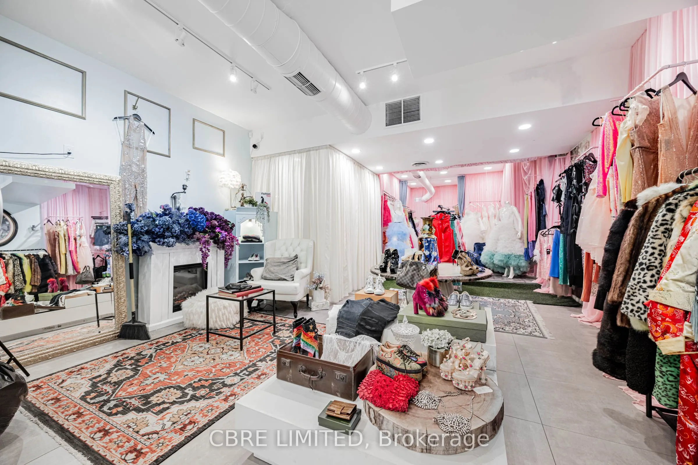 662 Queen Street W