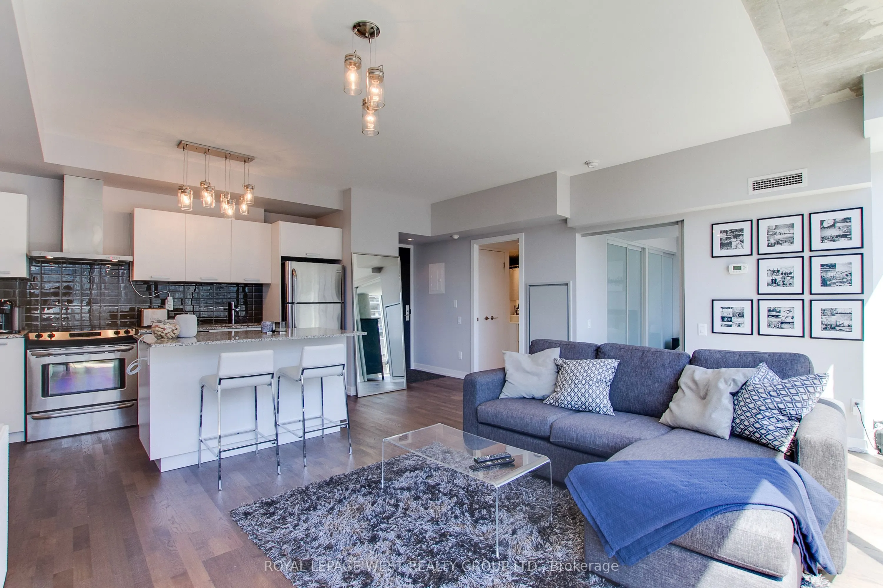 650 King Street W, #907