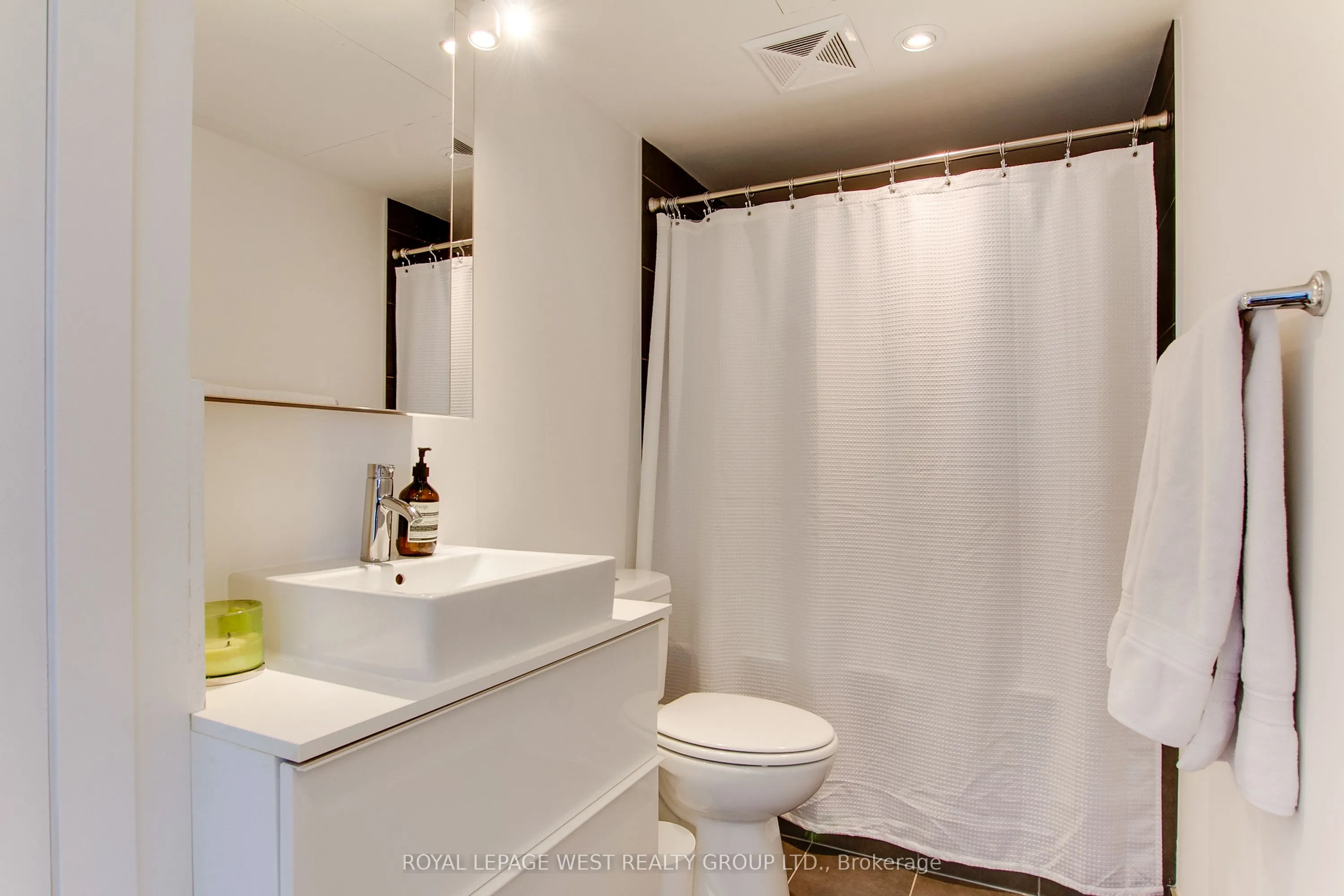 650 King Street W, #907