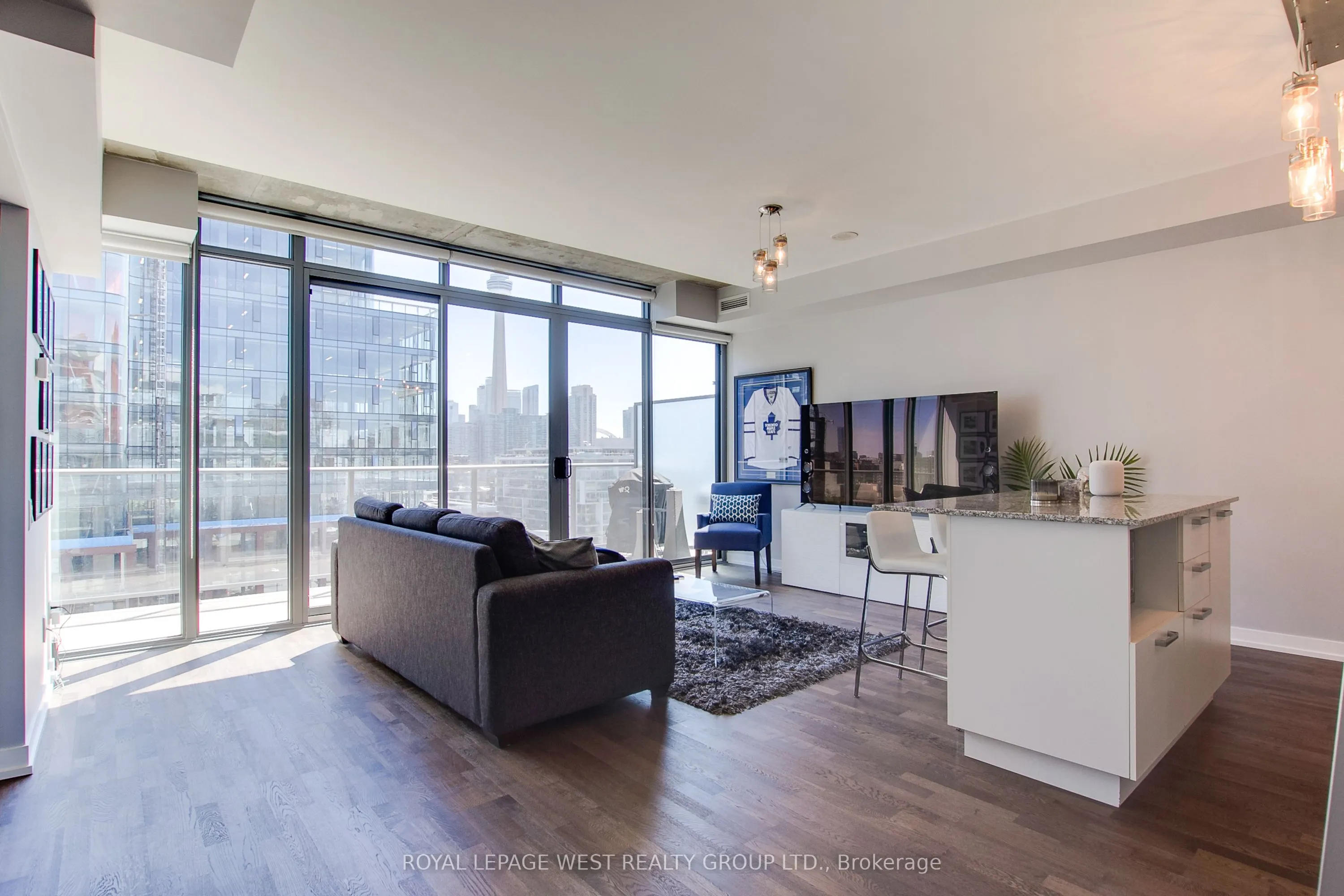 650 King Street W, #907
