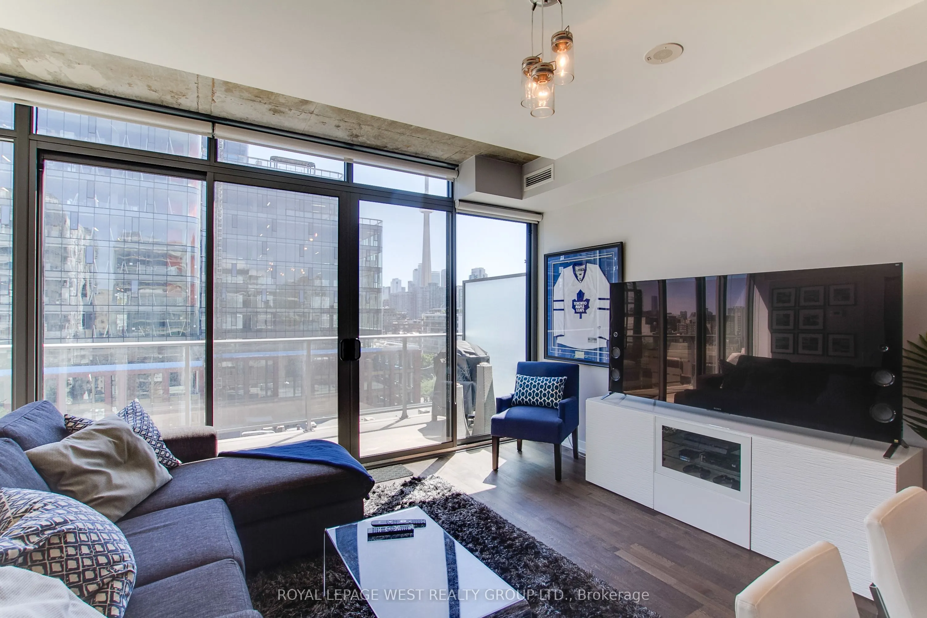 650 King Street W, #907