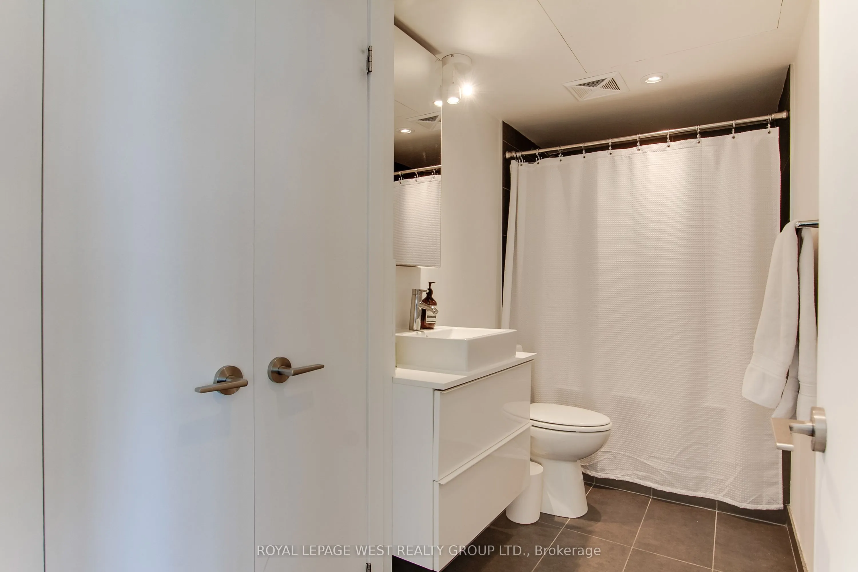 650 King Street W, #907
