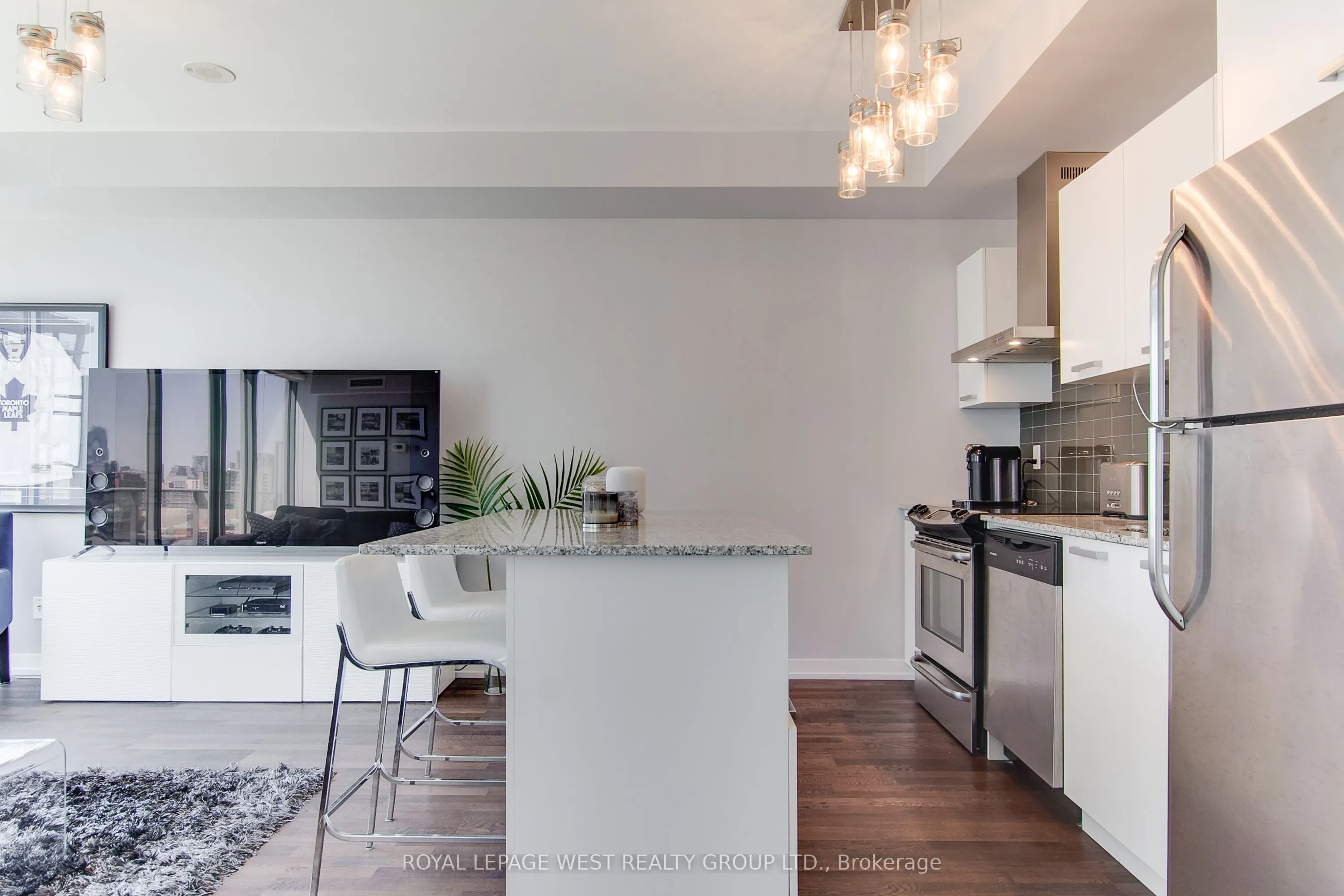 650 King Street W, #907