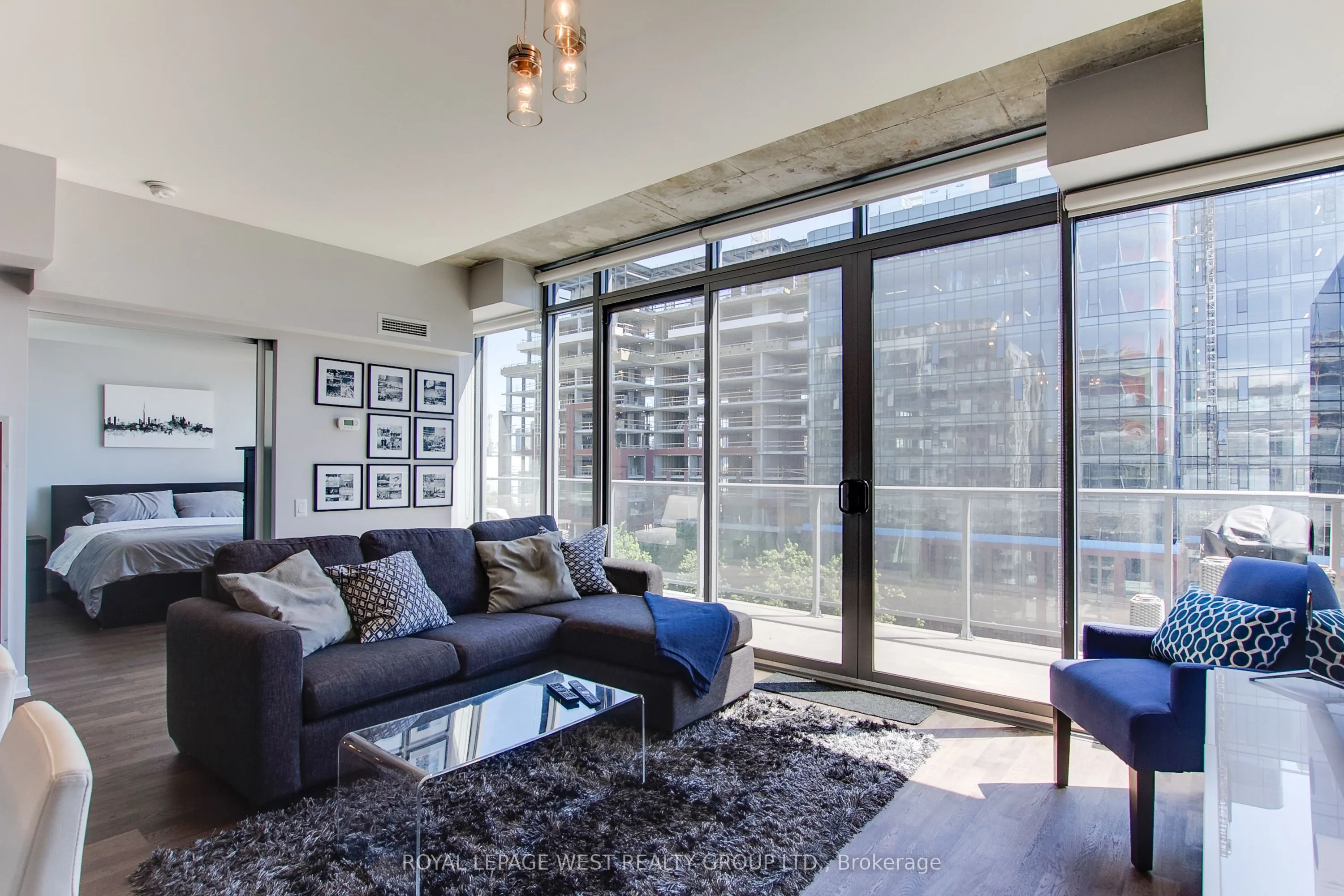 650 King Street W, #907