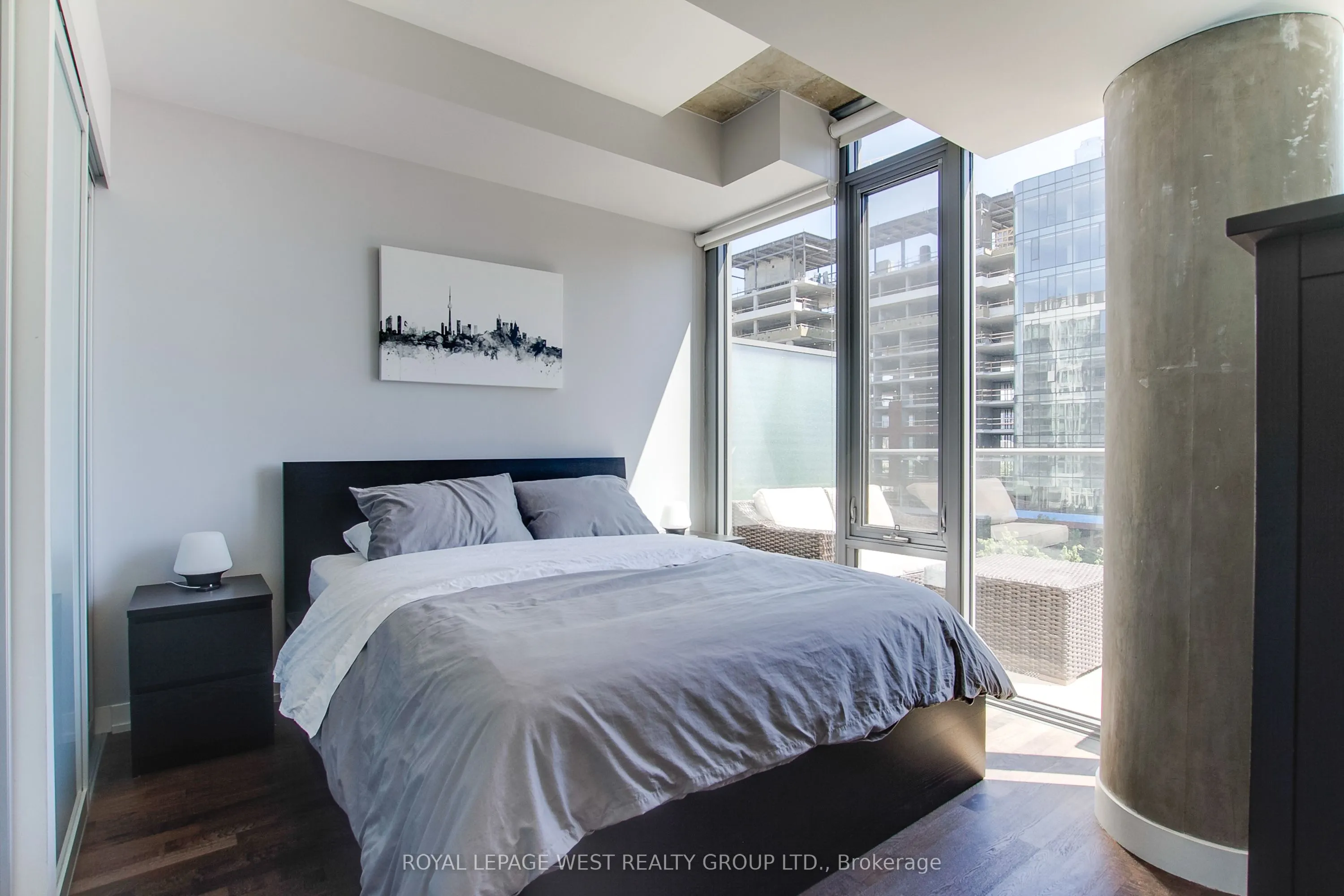 650 King Street W, #907