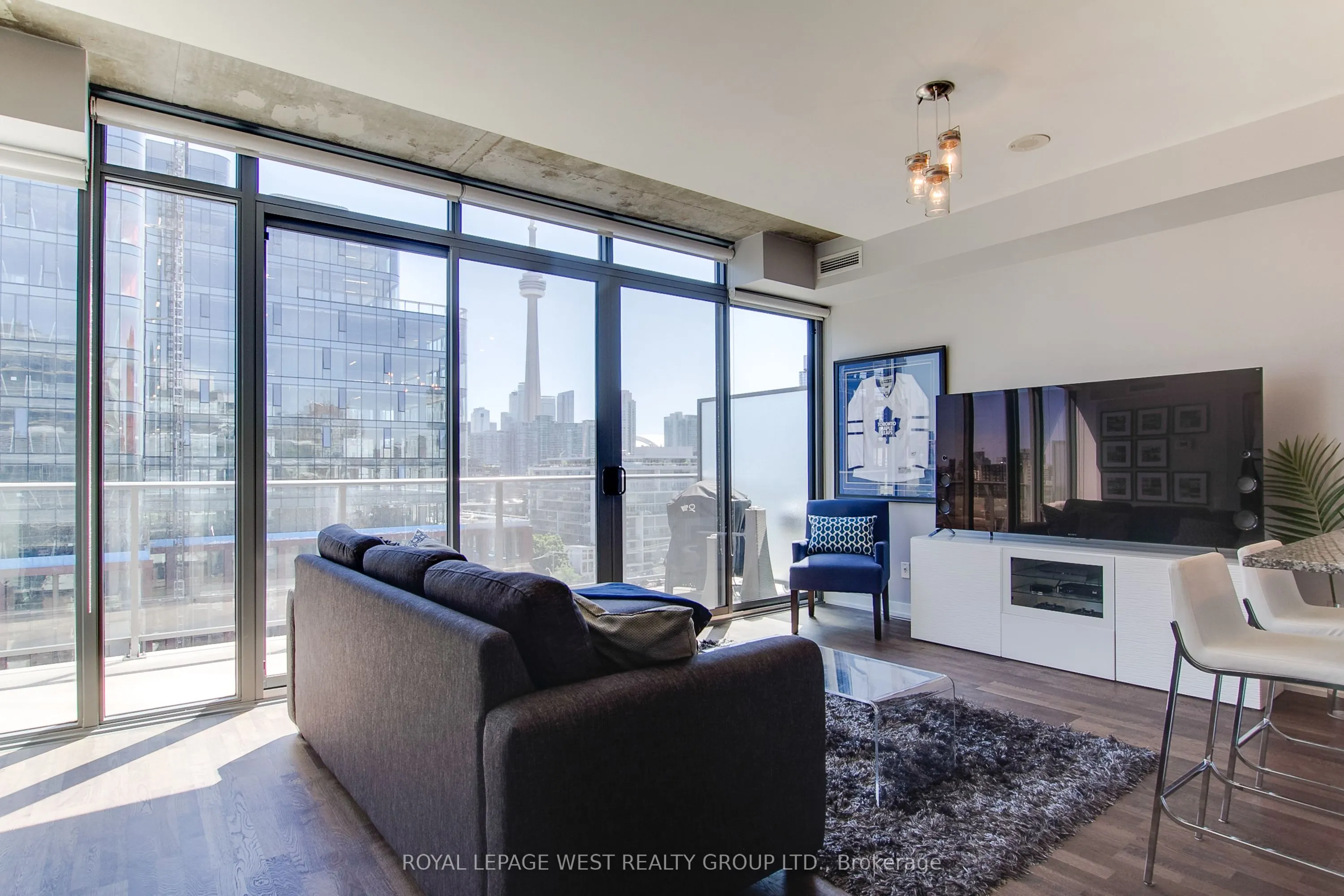 650 King Street W, #907