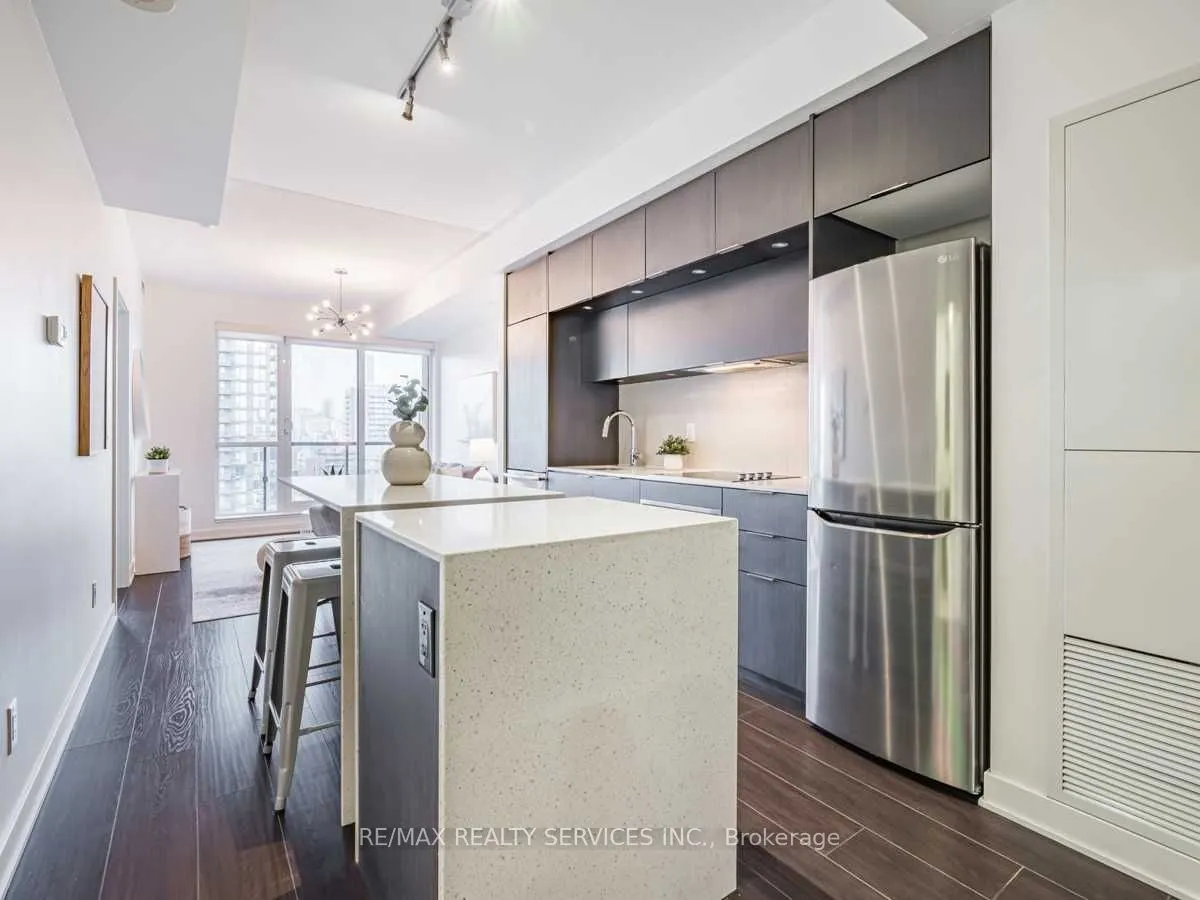 170 Sumach Street, #1207