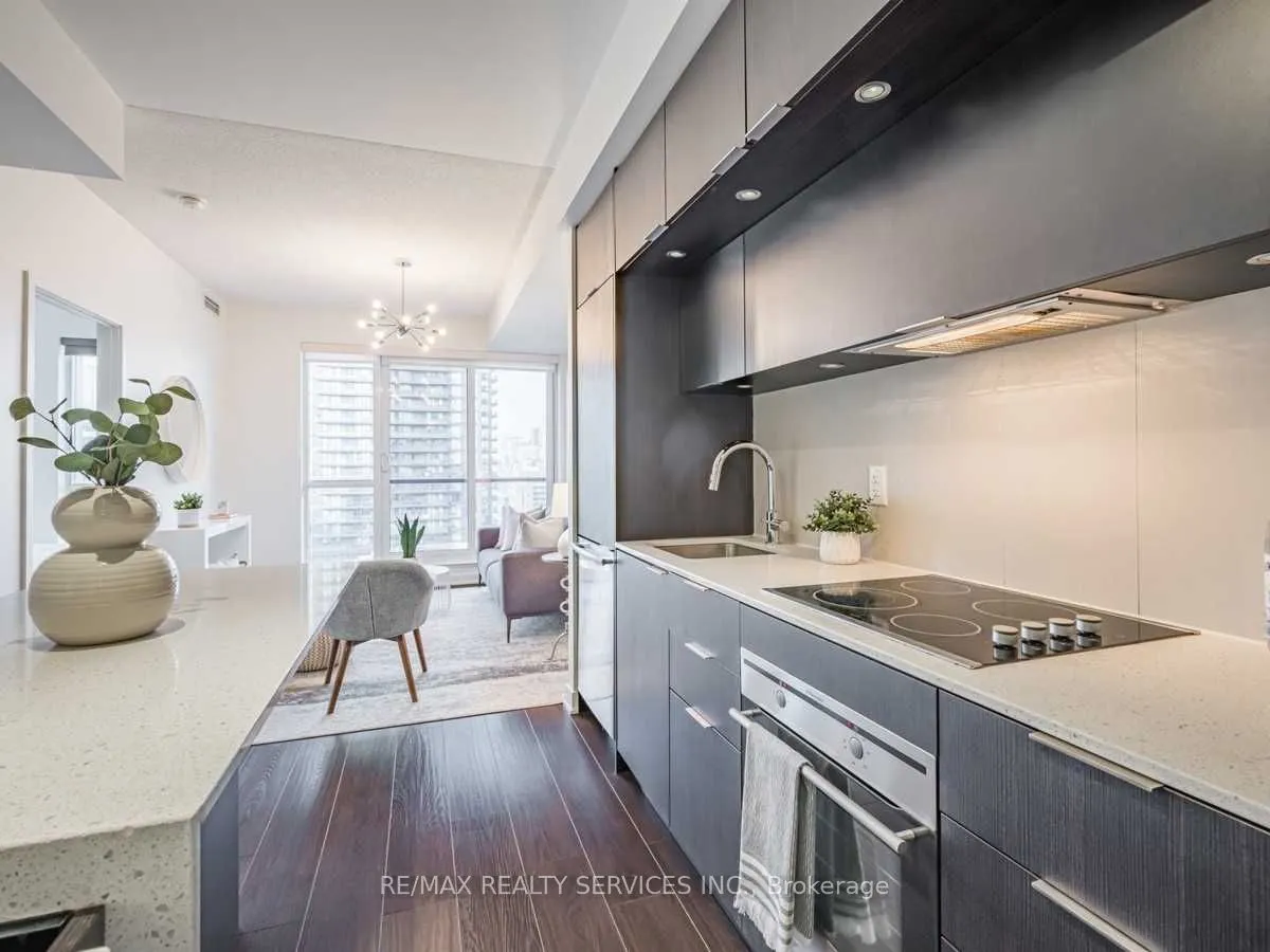 170 Sumach Street, #1207