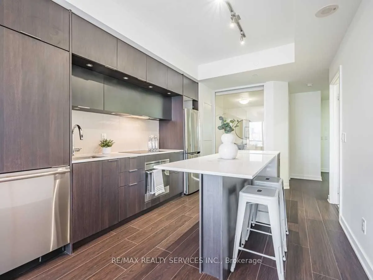 170 Sumach Street, #1207