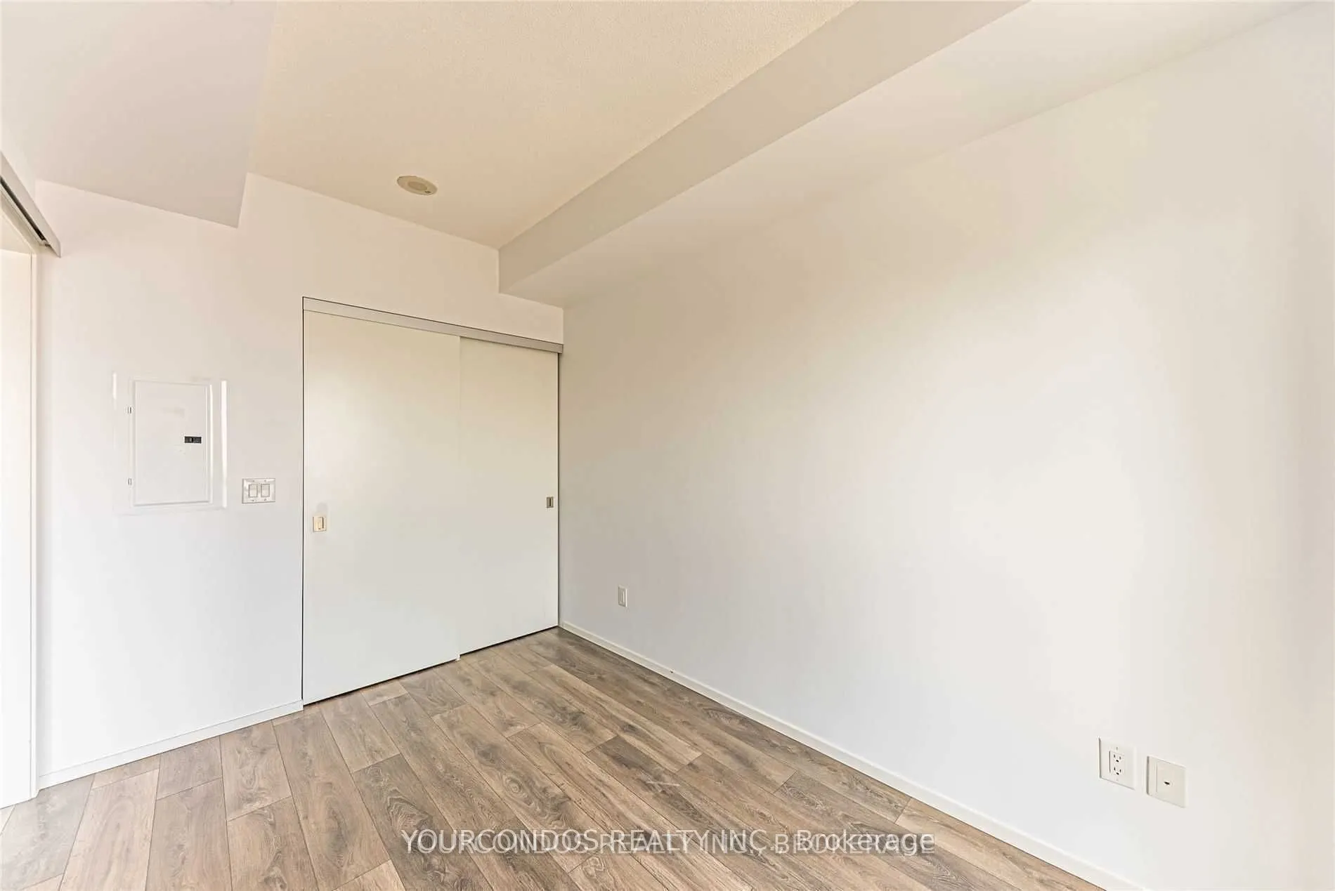 159 Dundas Street E, #4203