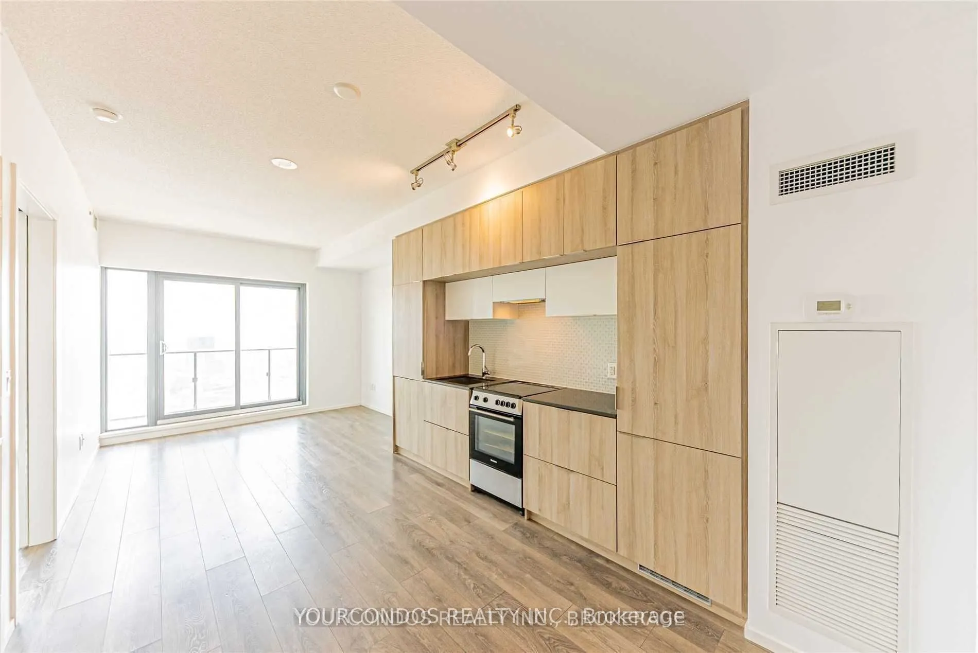 159 Dundas Street E, #4203