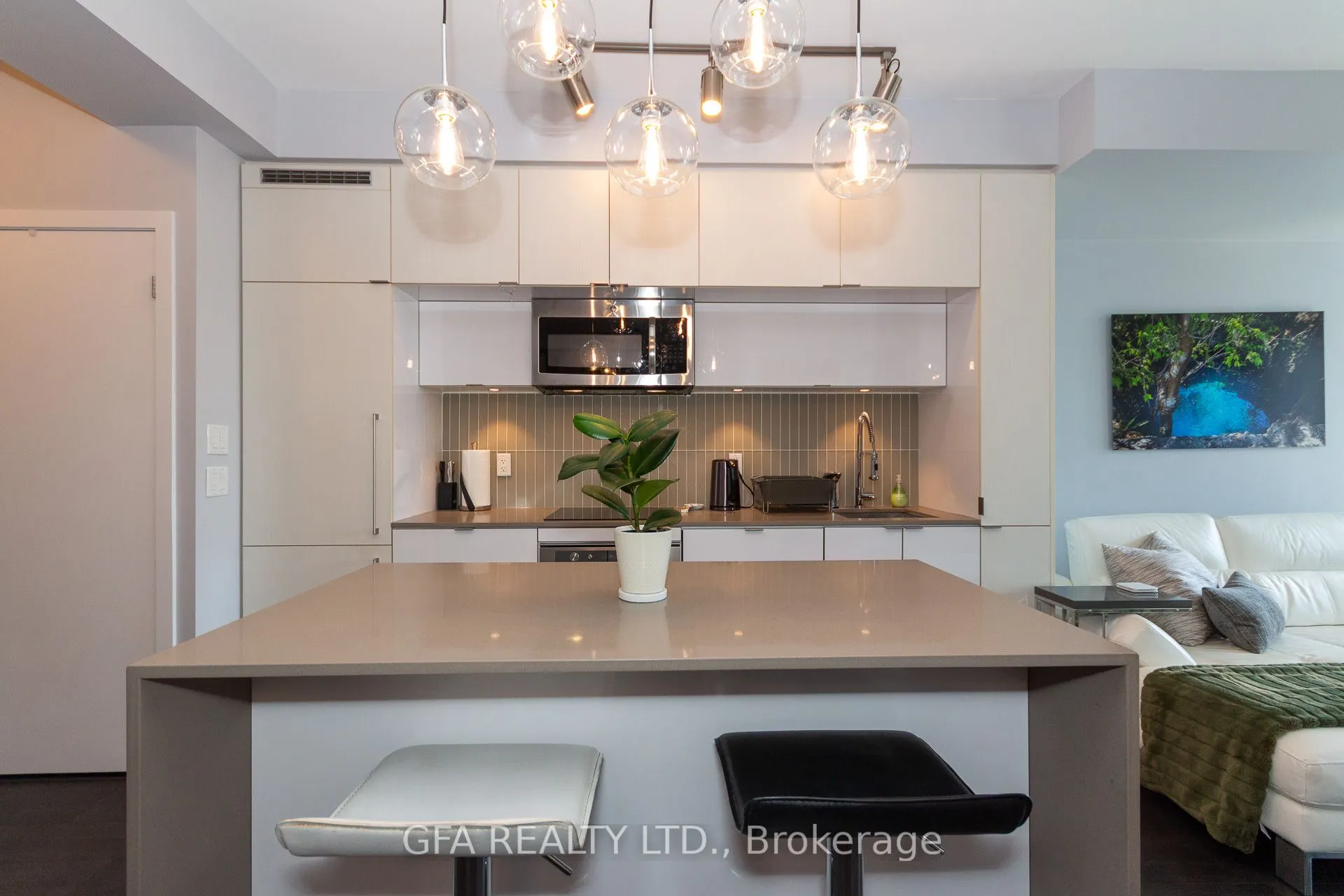 28 Avondale Avenue, #606