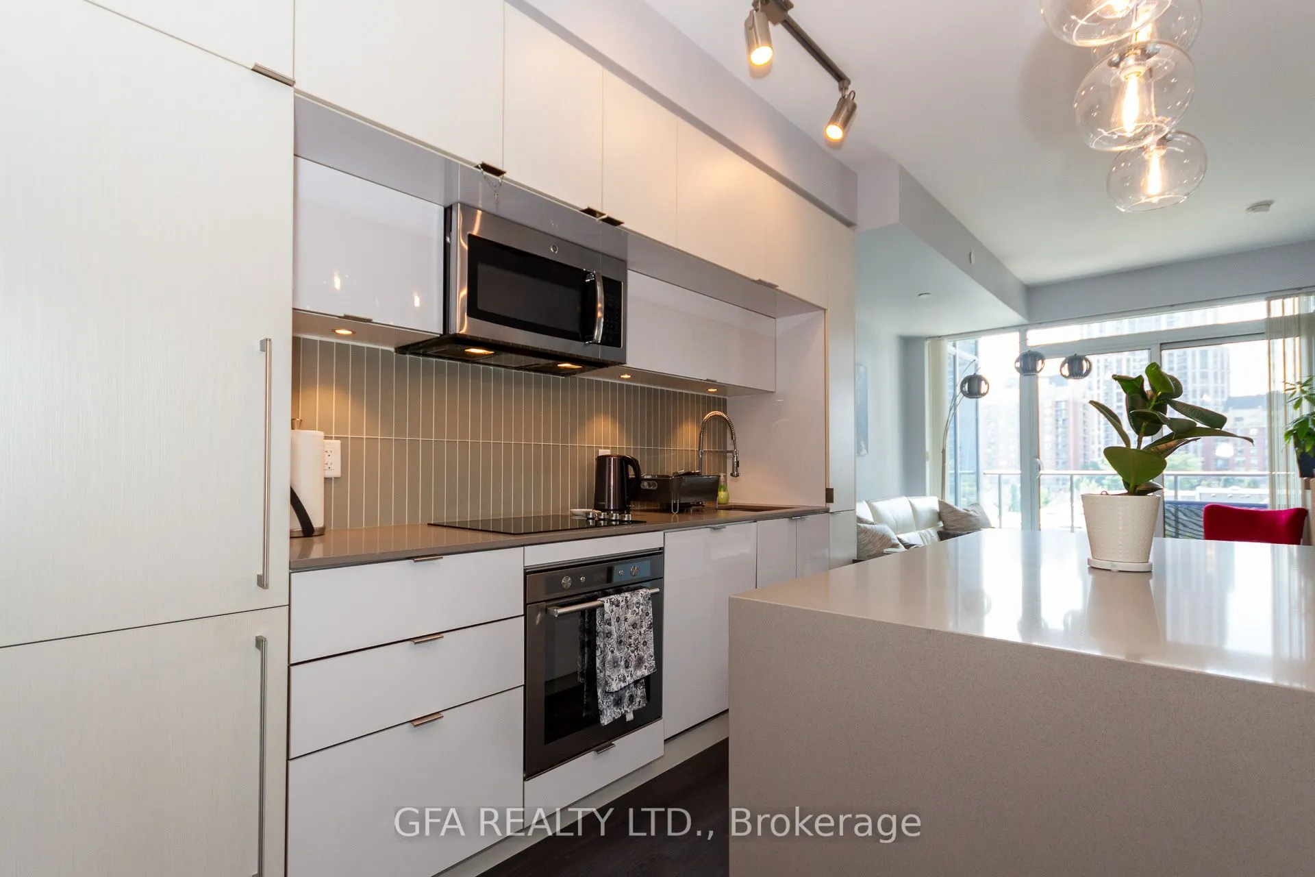 28 Avondale Avenue, #606