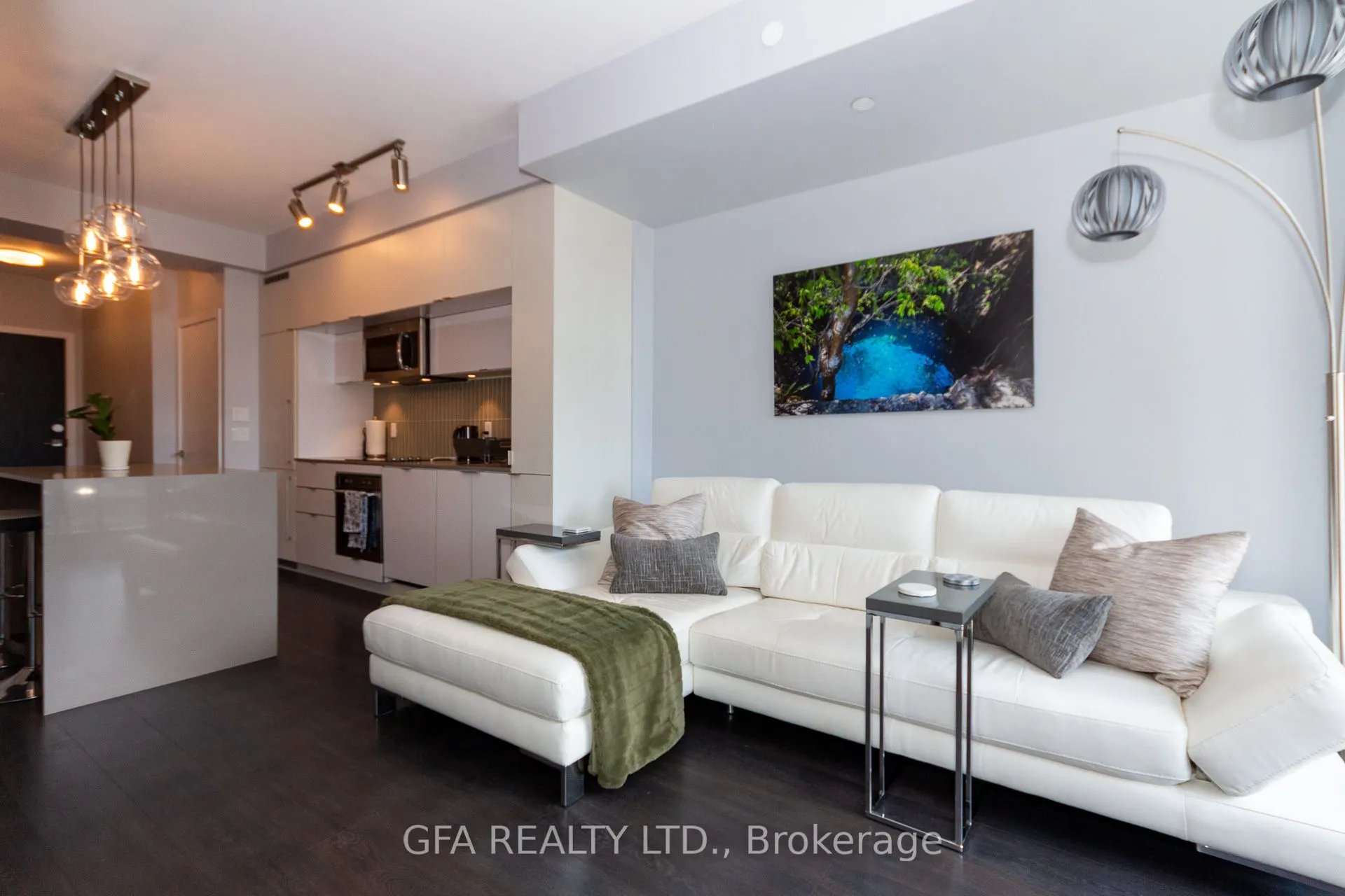 28 Avondale Avenue, #606