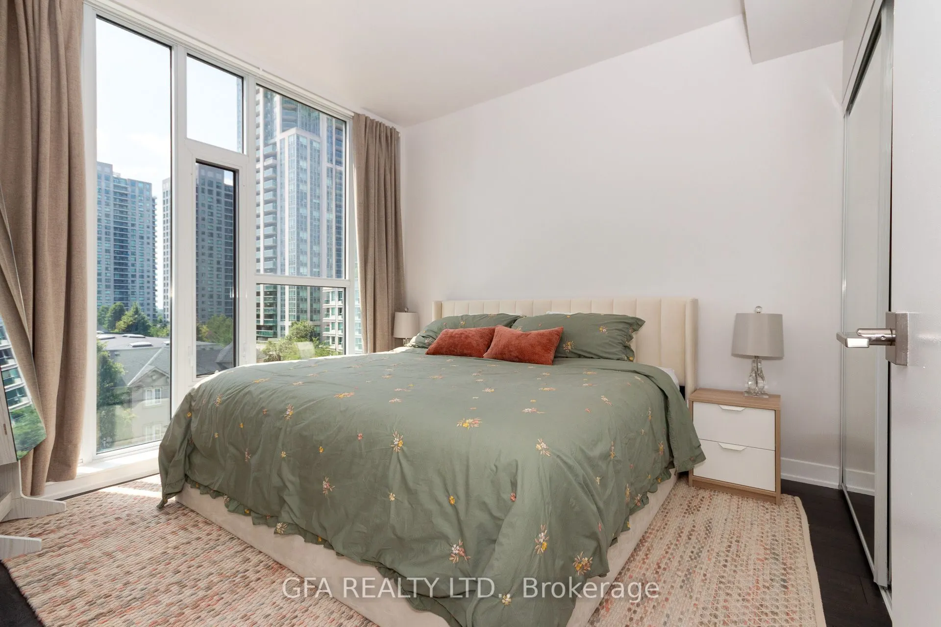 28 Avondale Avenue, #606