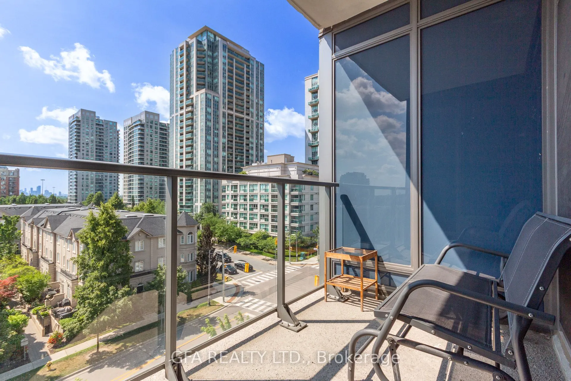 28 Avondale Avenue, #606