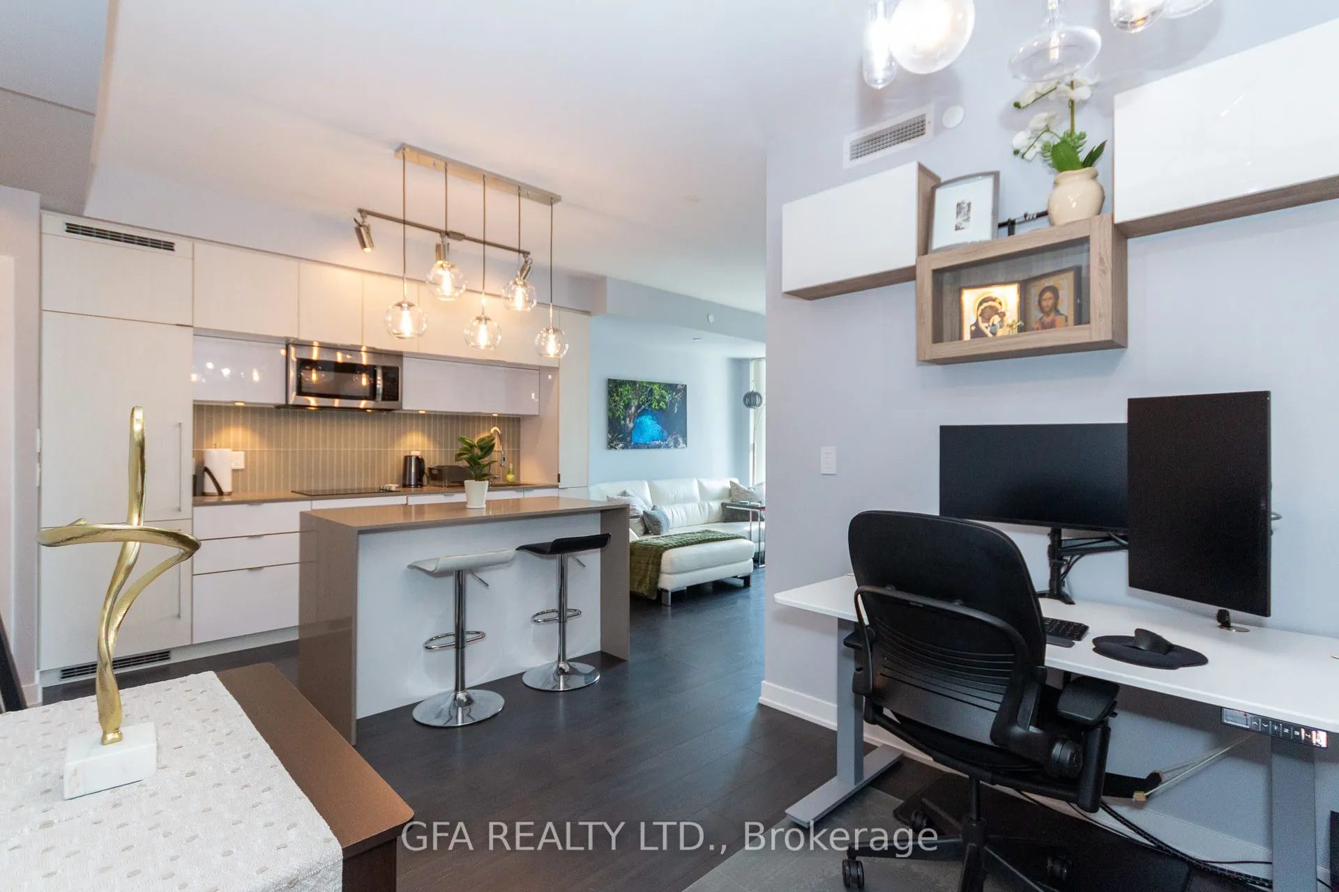 28 Avondale Avenue, #606