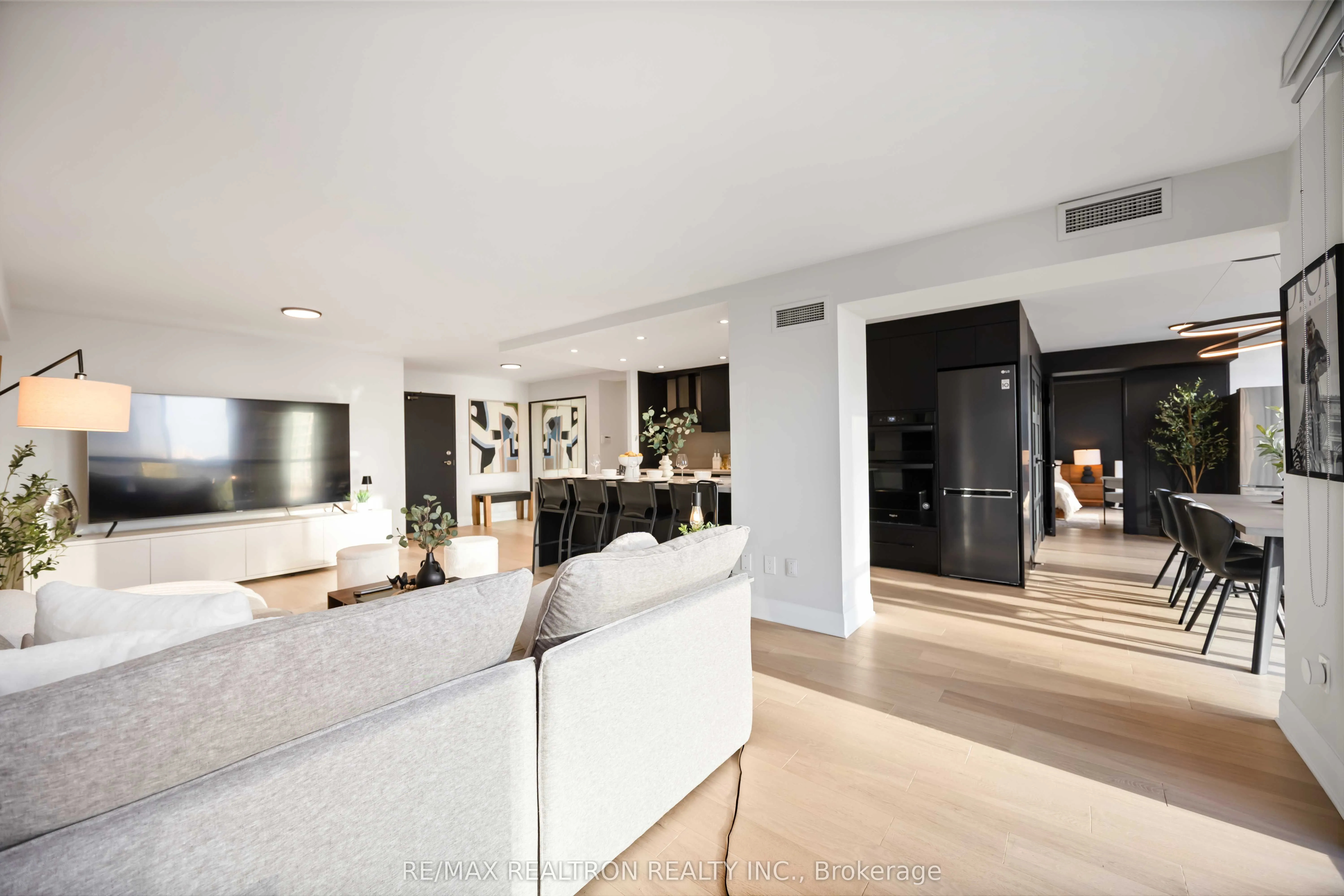 5460 Yonge Street, #605