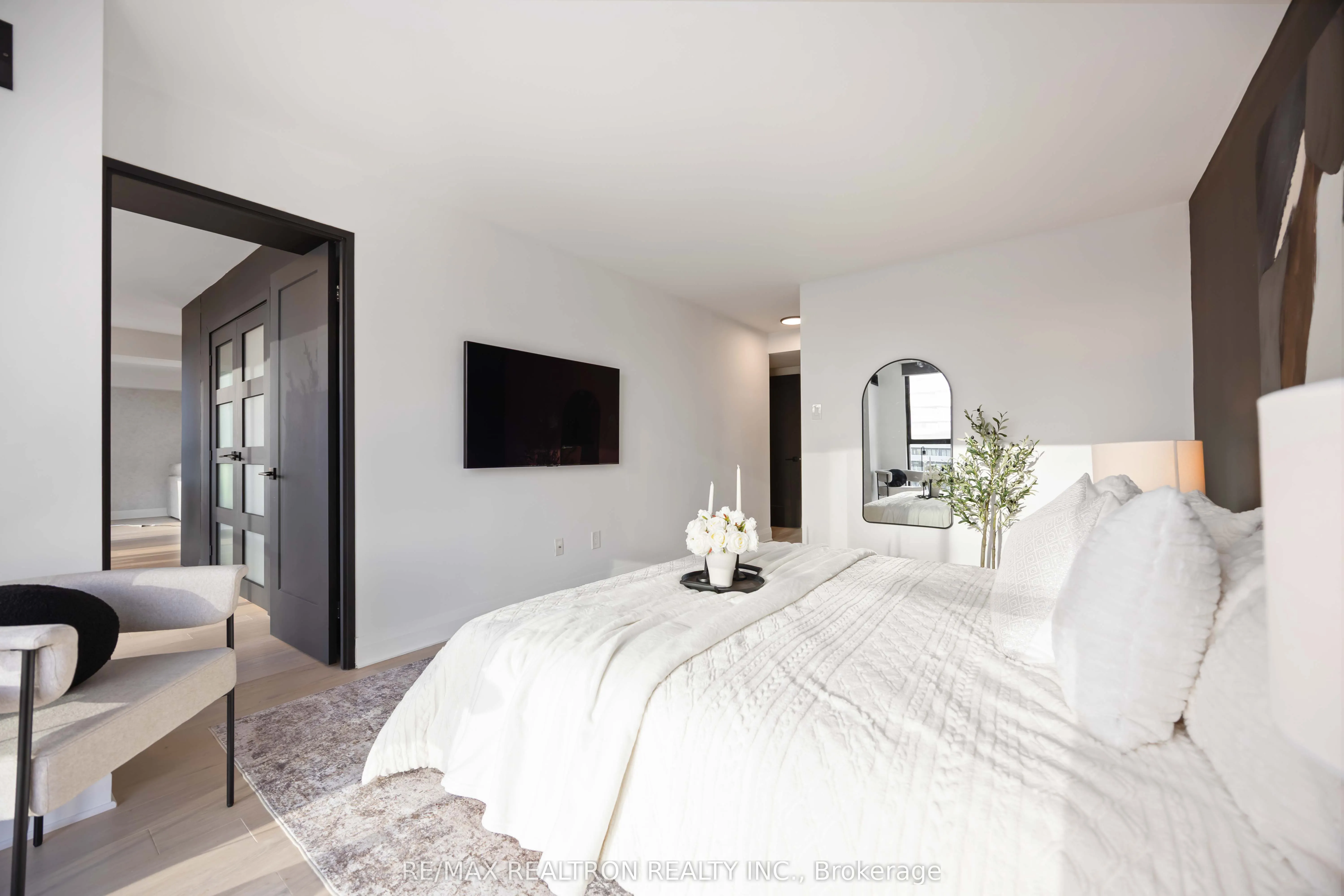 5460 Yonge Street, #605
