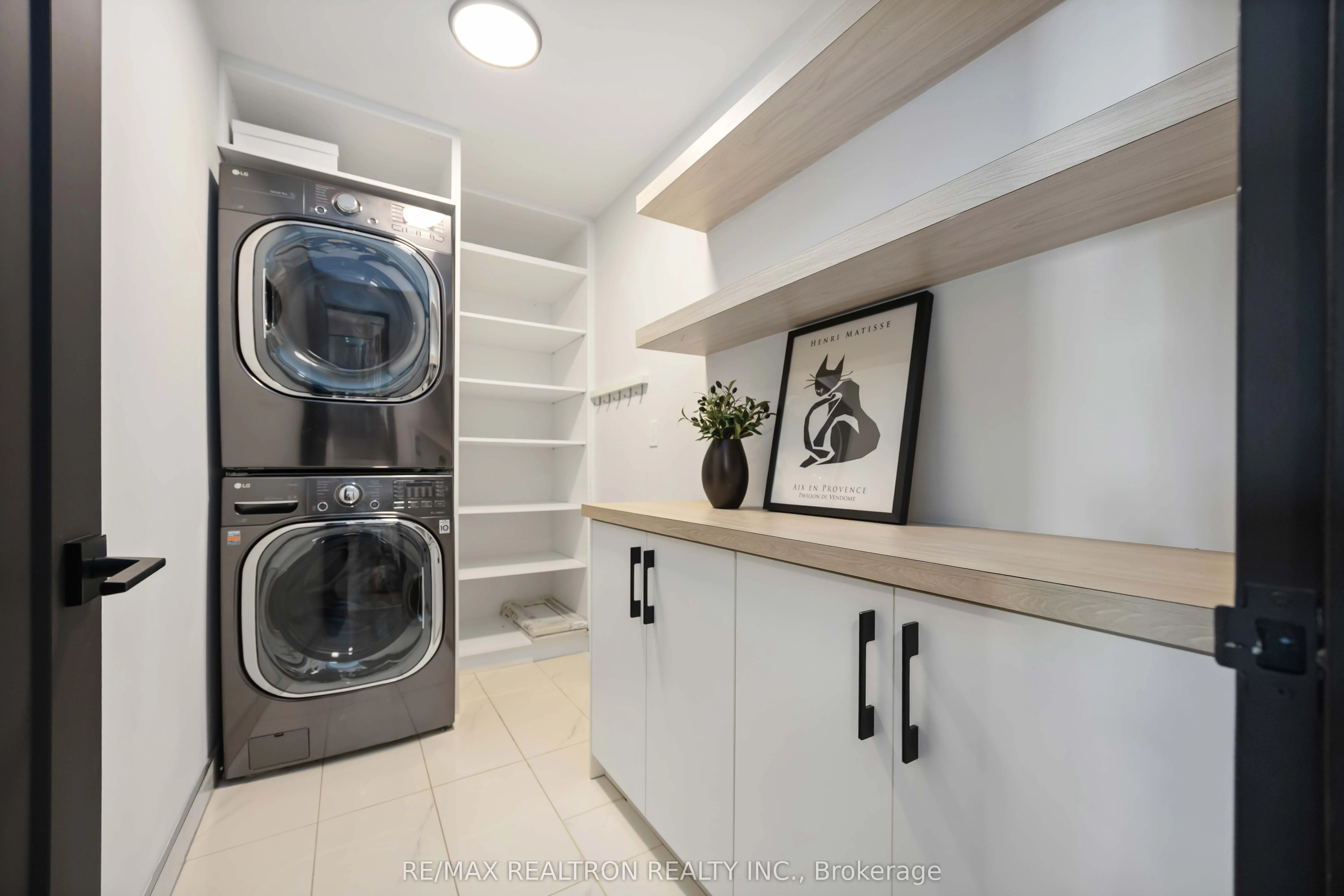 5460 Yonge Street, #605
