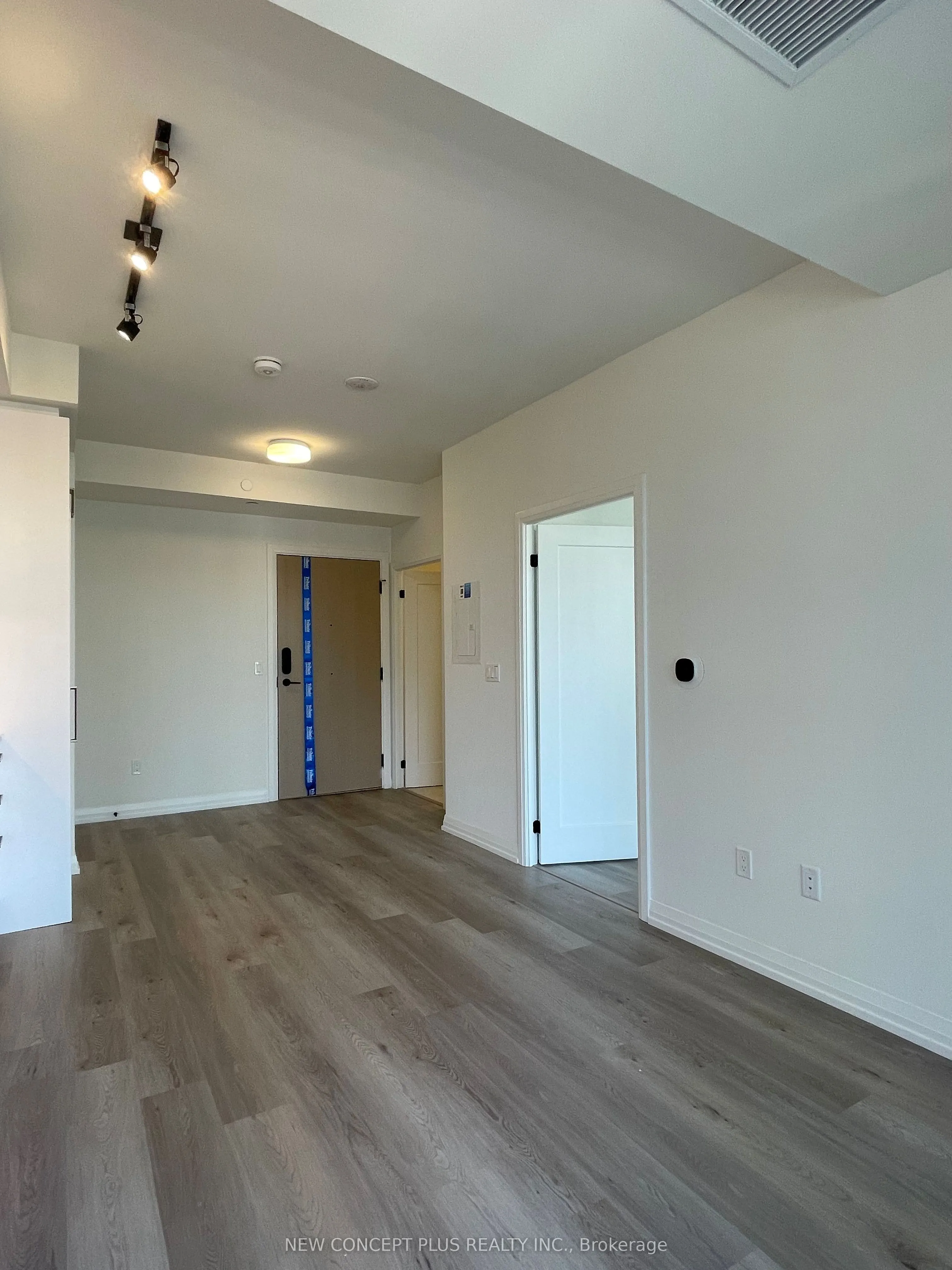280 Dundas Street W, #1404