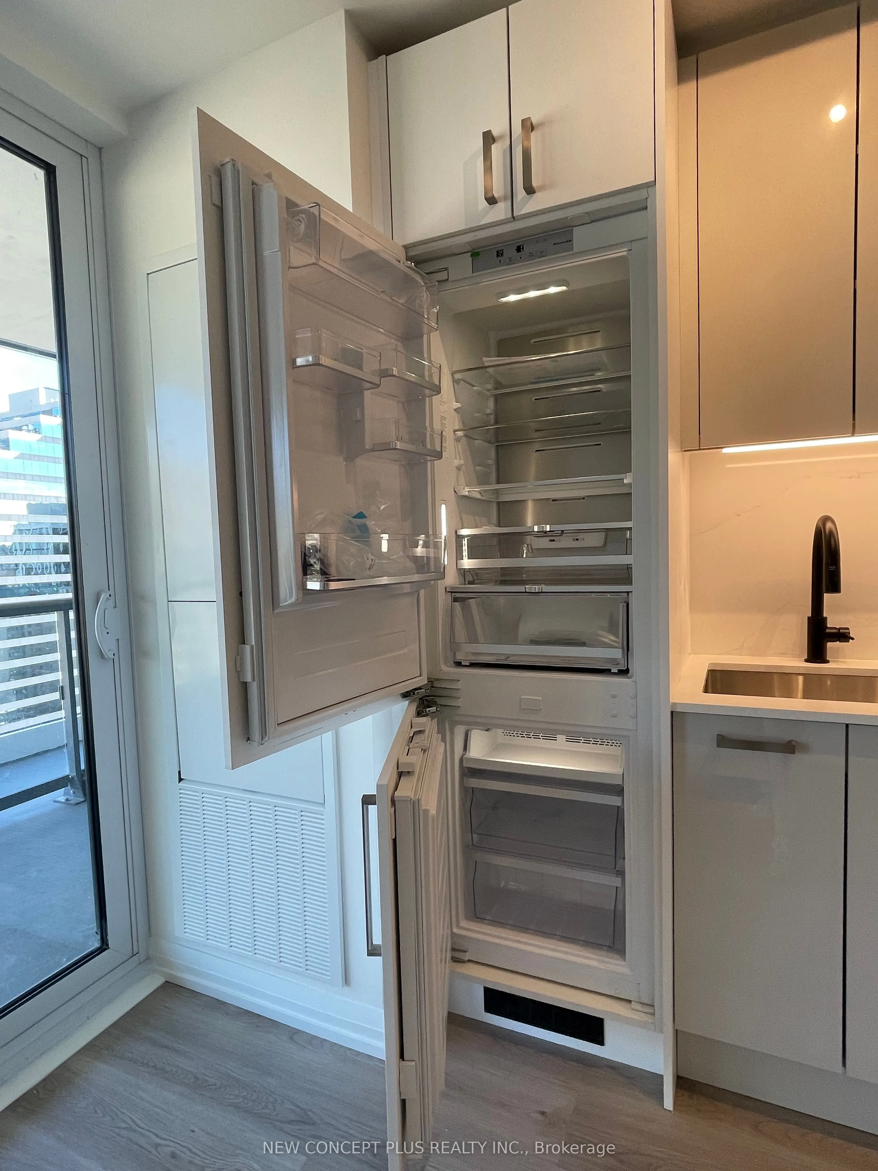 280 Dundas Street W, #1404