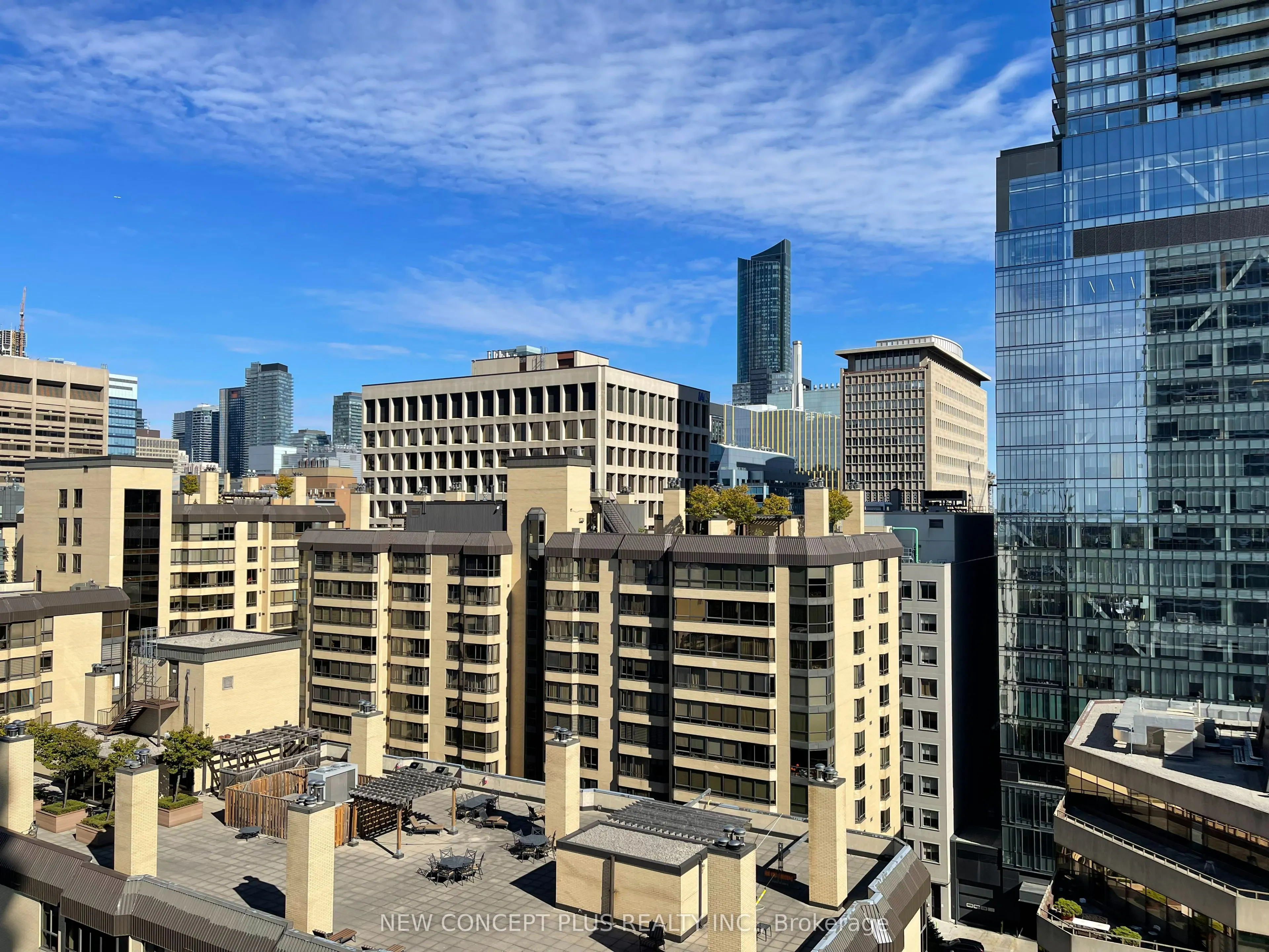 280 Dundas Street W, #1404