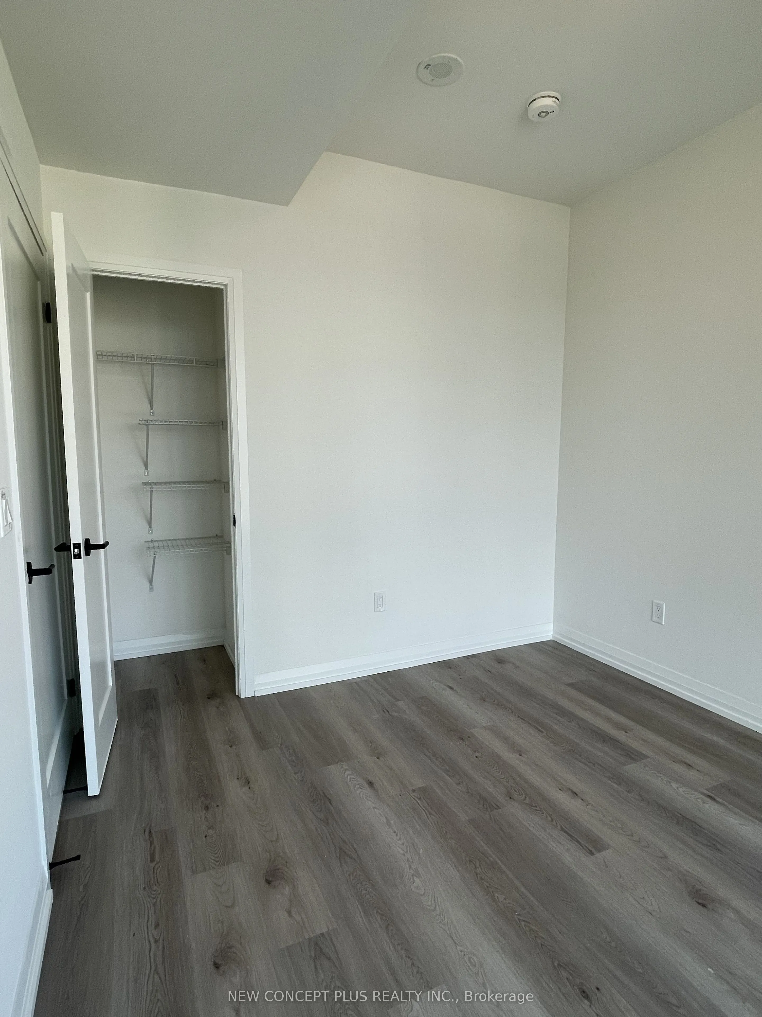 280 Dundas Street W, #1404