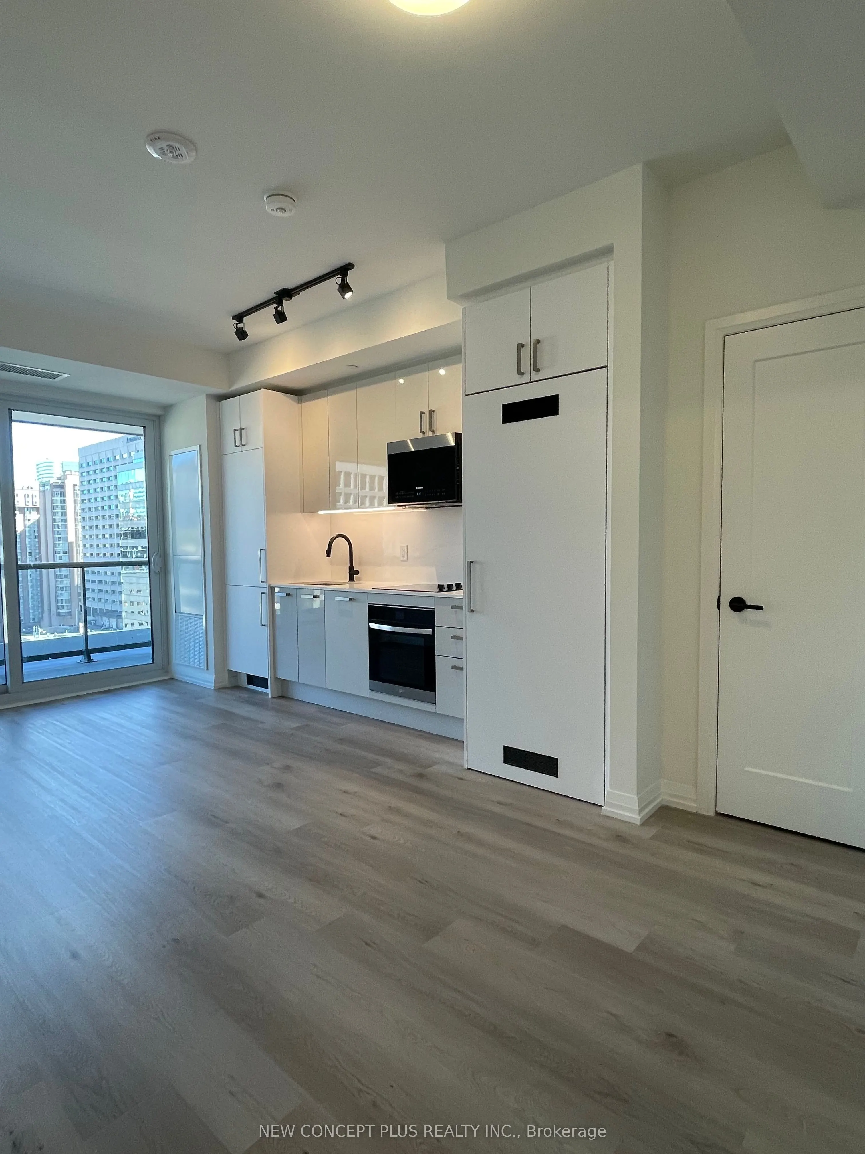 280 Dundas Street W, #1404