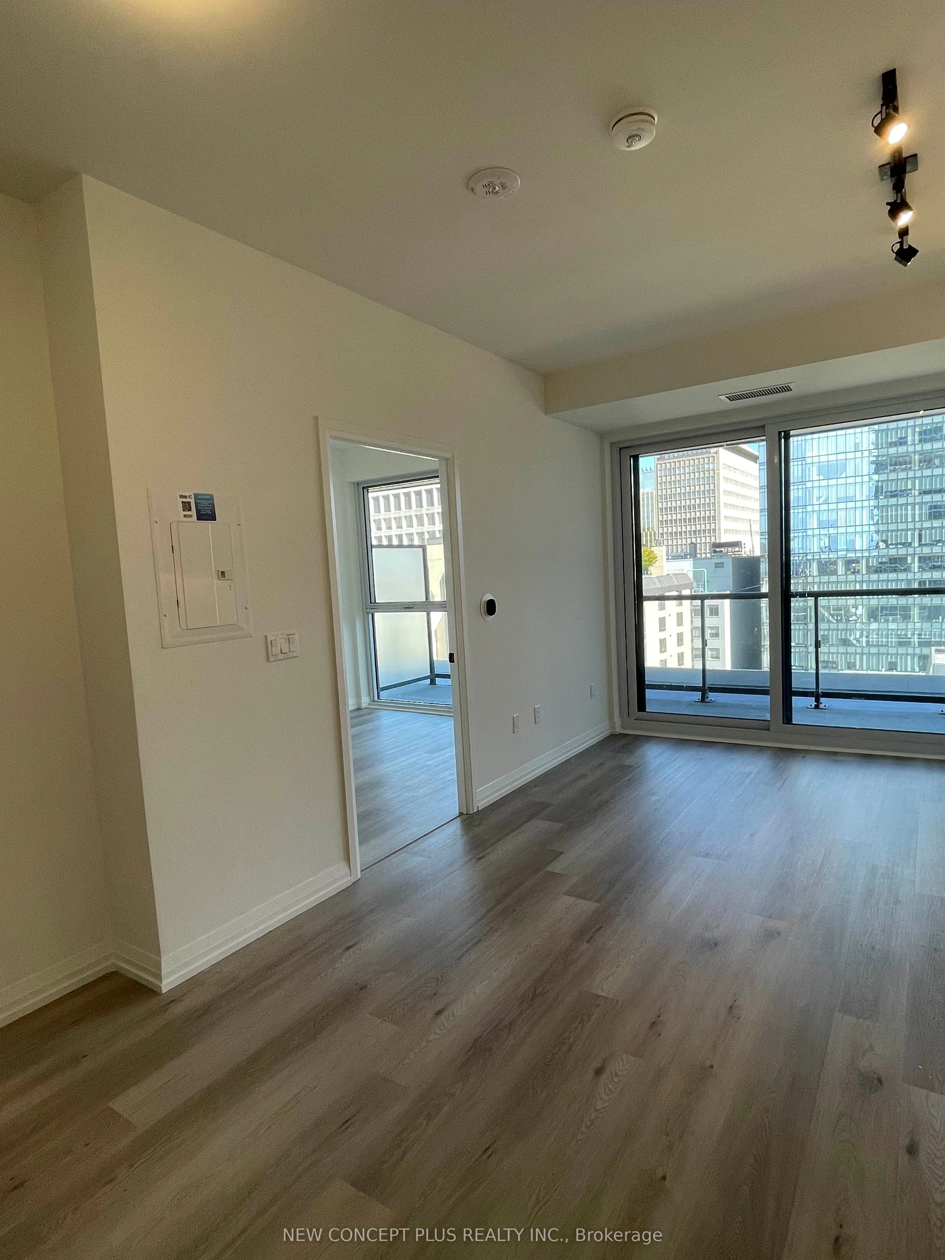 280 Dundas Street W, #1404