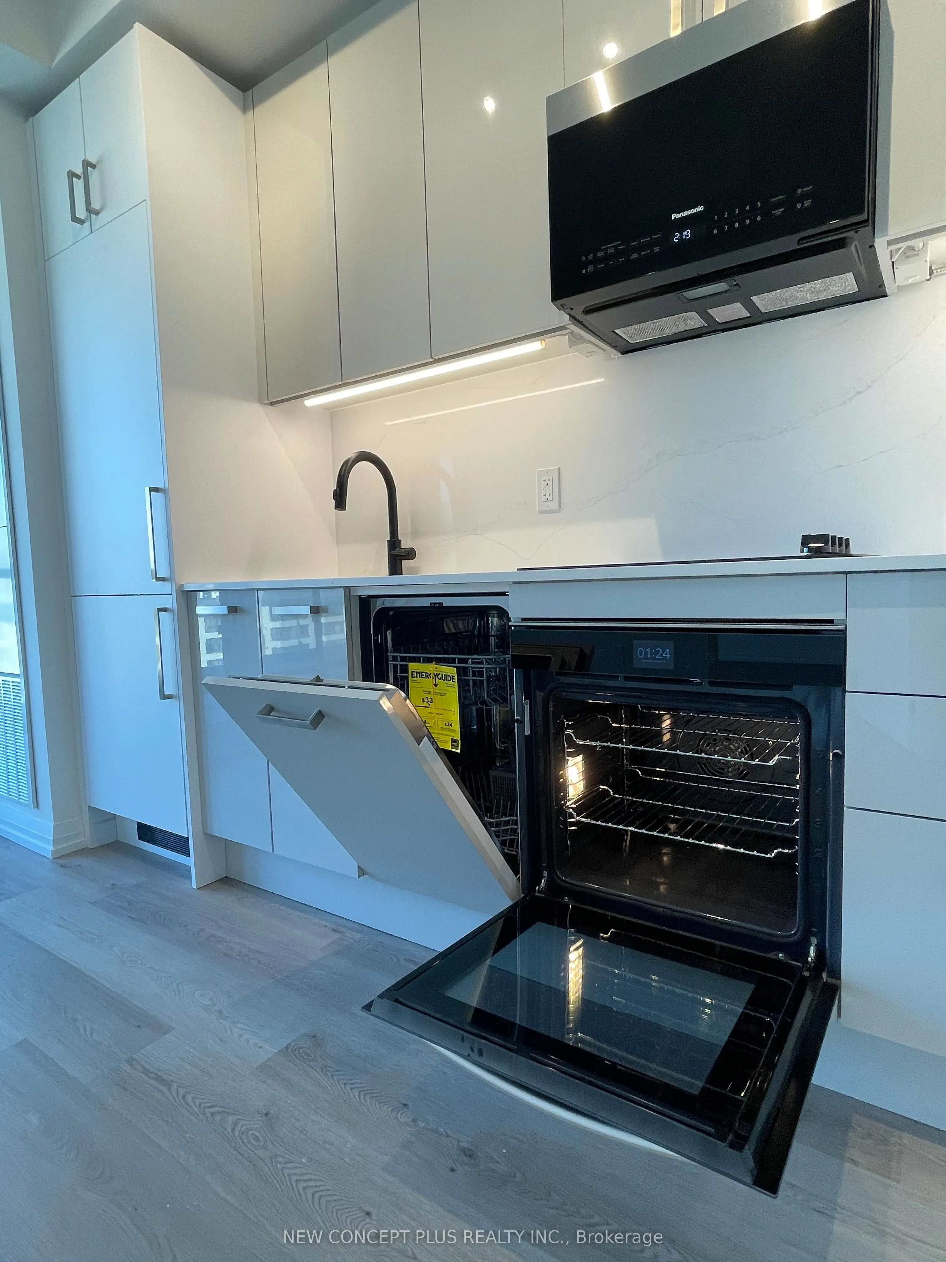 280 Dundas Street W, #1404